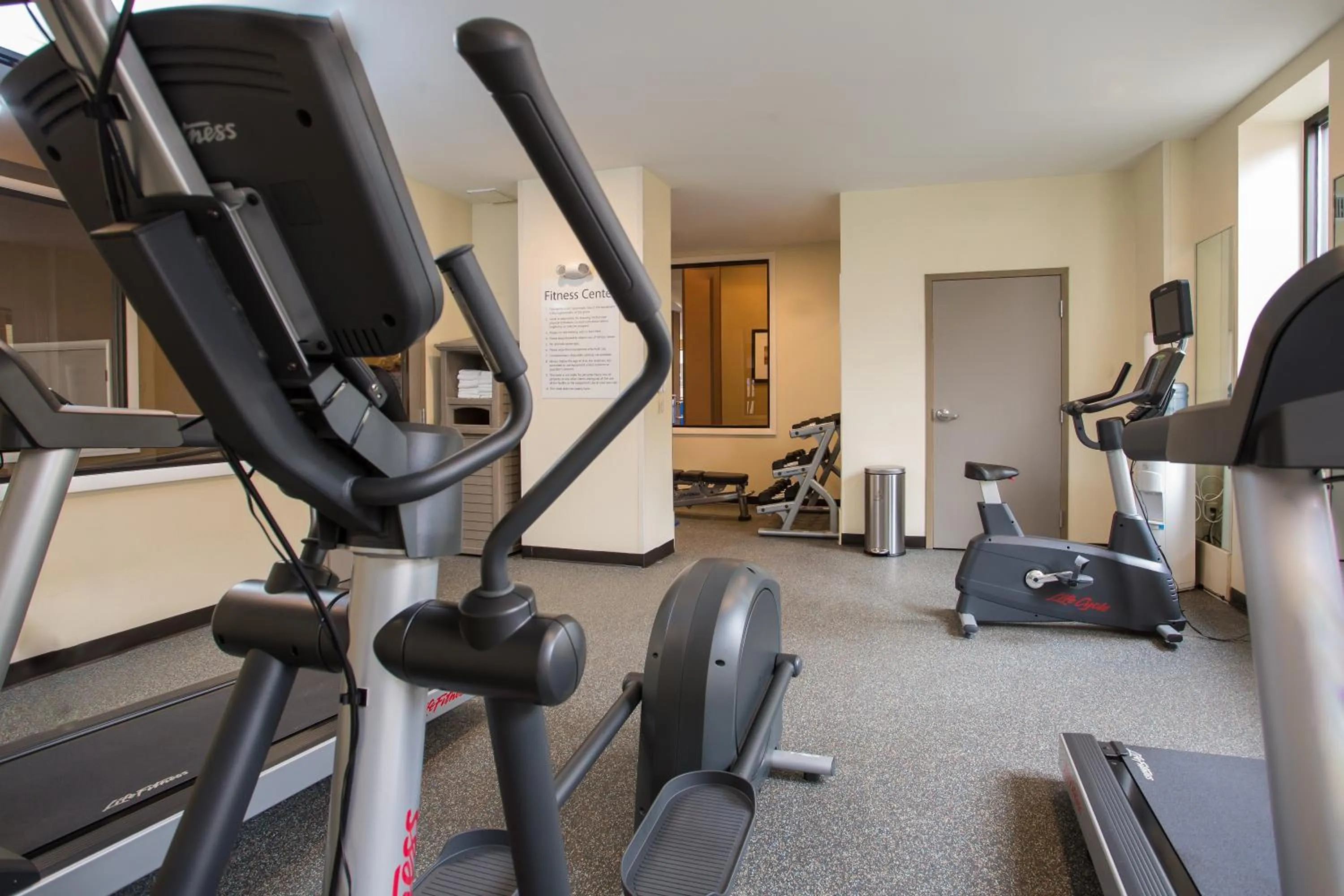 Fitness centre/facilities in Holiday Inn Express - Springfield Downtown by IHG