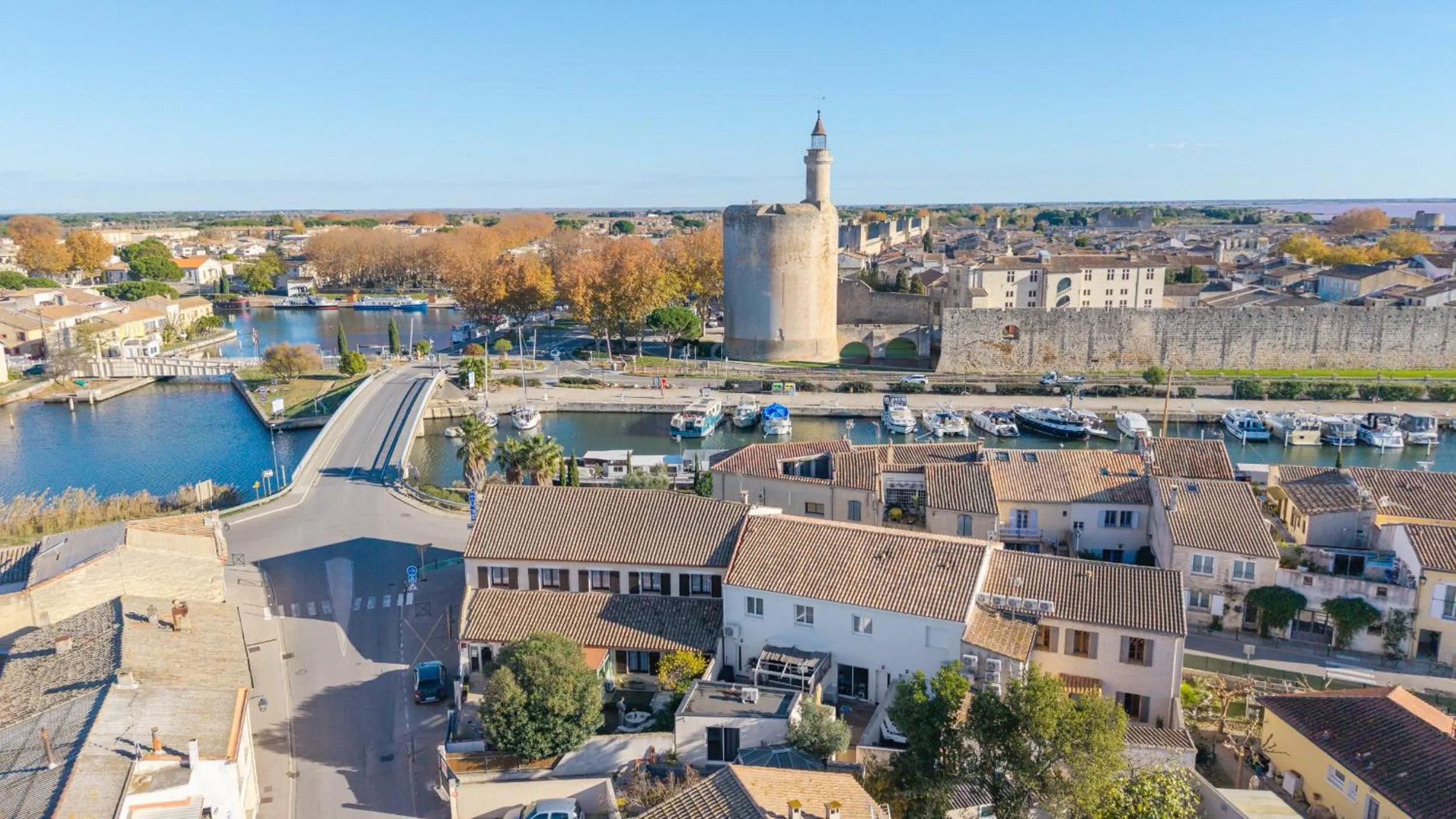 Nearby landmark in Hôtel La Maison des Croisades - Au pied des Remparts