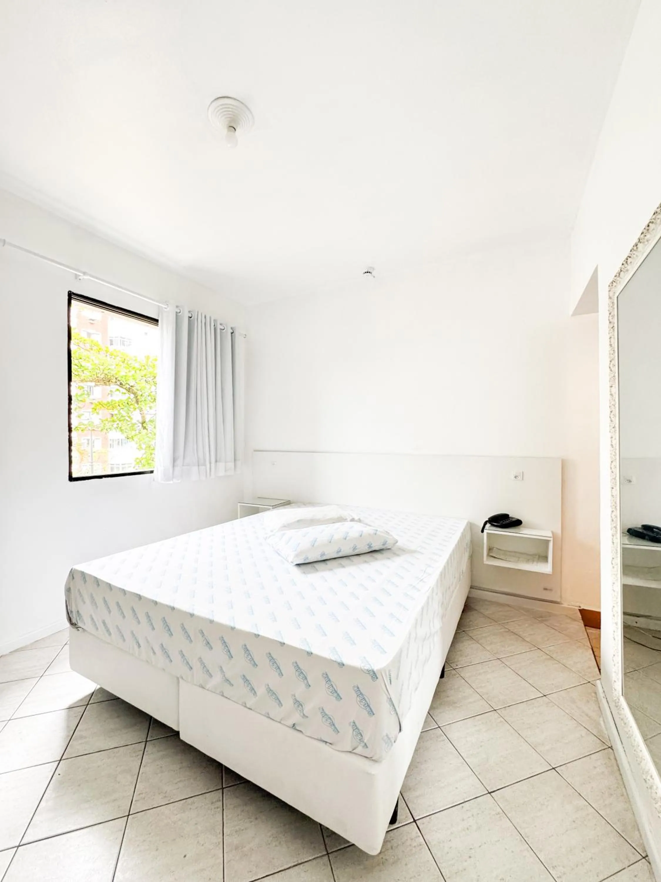 Bed in Golfinho Hotel (Adults Only)