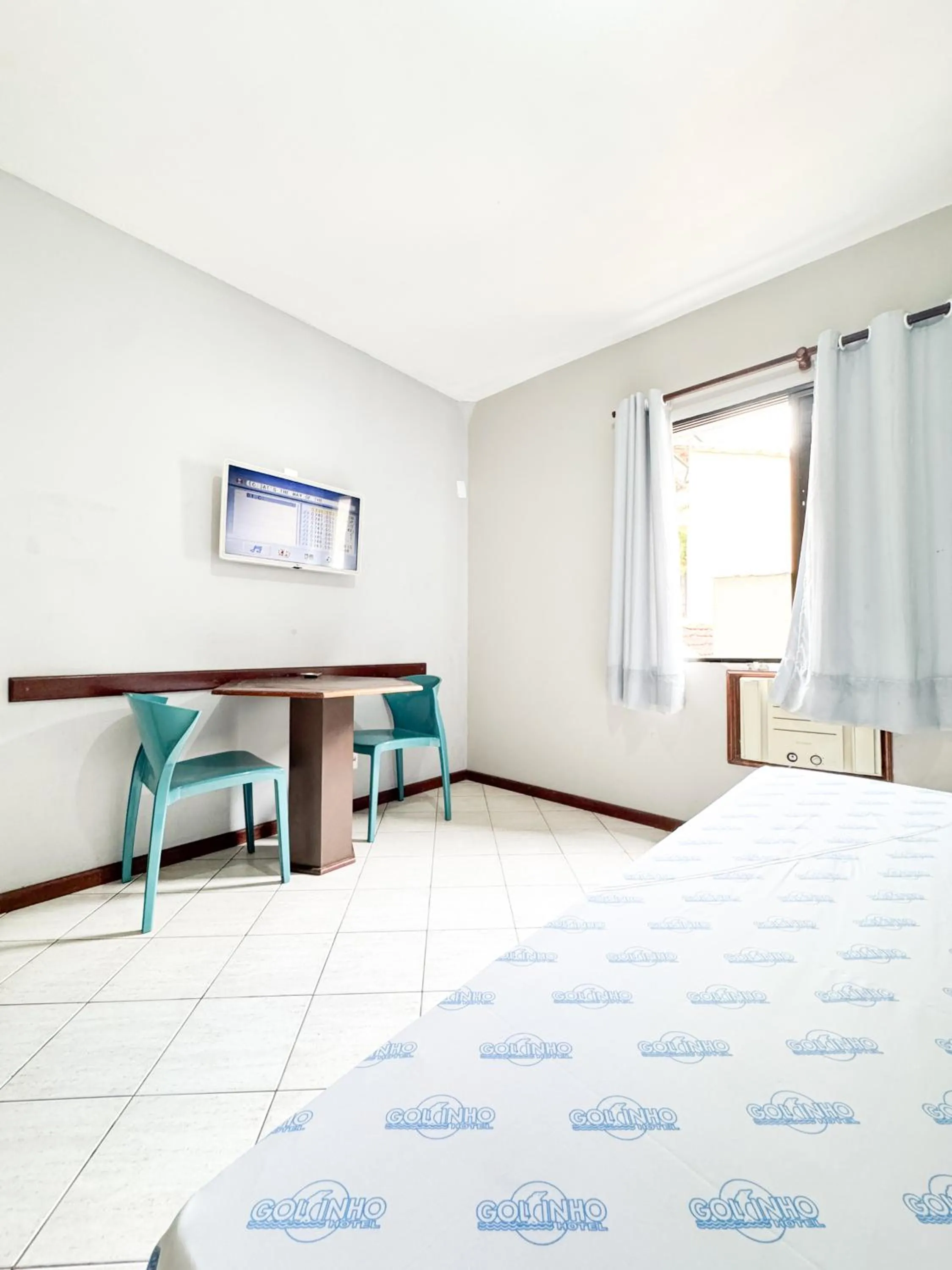 TV and multimedia, Bed in Golfinho Hotel (Adults Only)