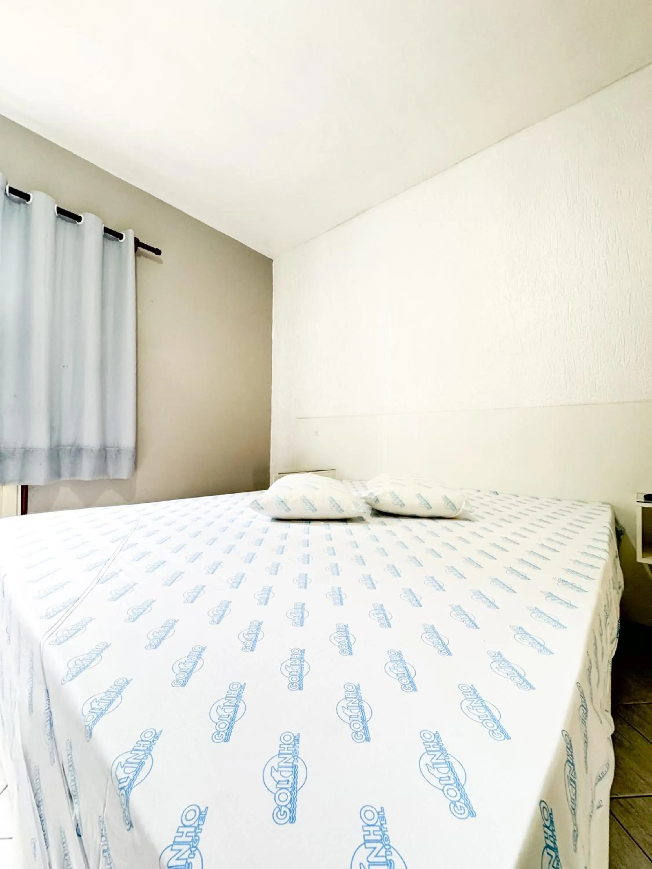 Bed in Golfinho Hotel (Adults Only)