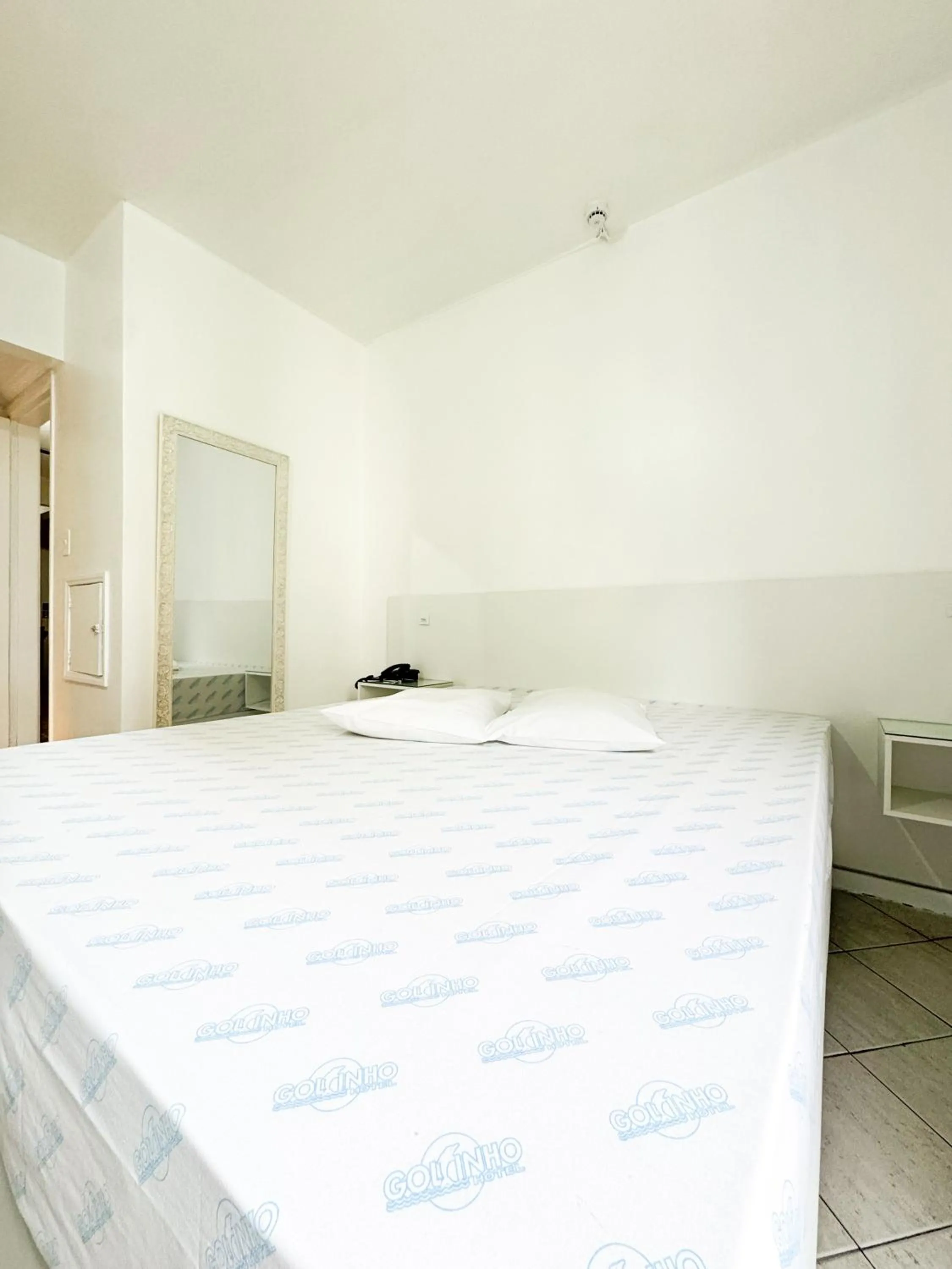 Bed in Golfinho Hotel (Adults Only)