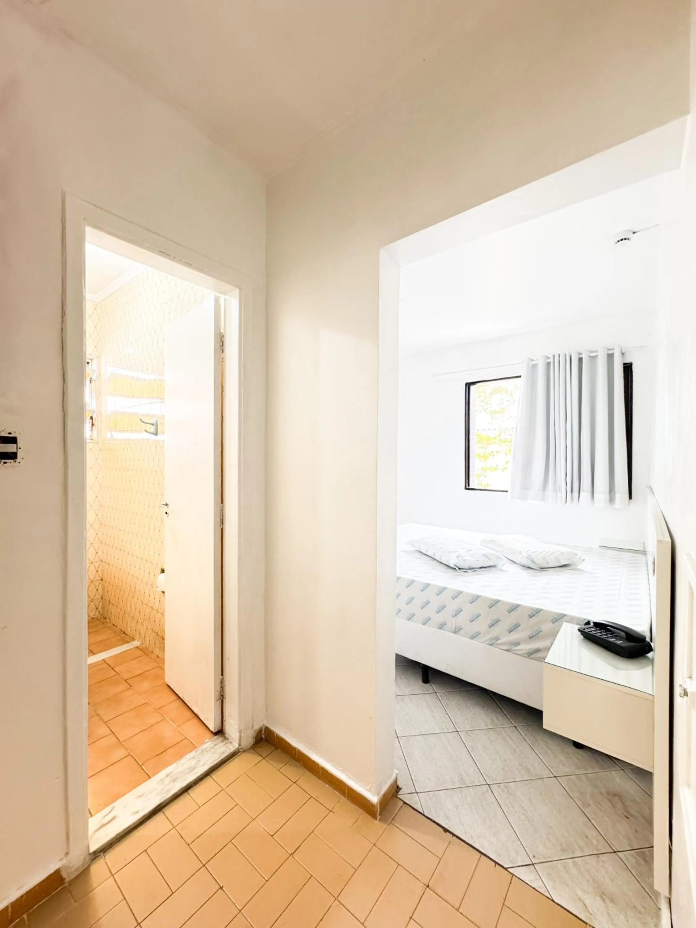 Photo of the whole room, Bed in Golfinho Hotel (Adults Only)