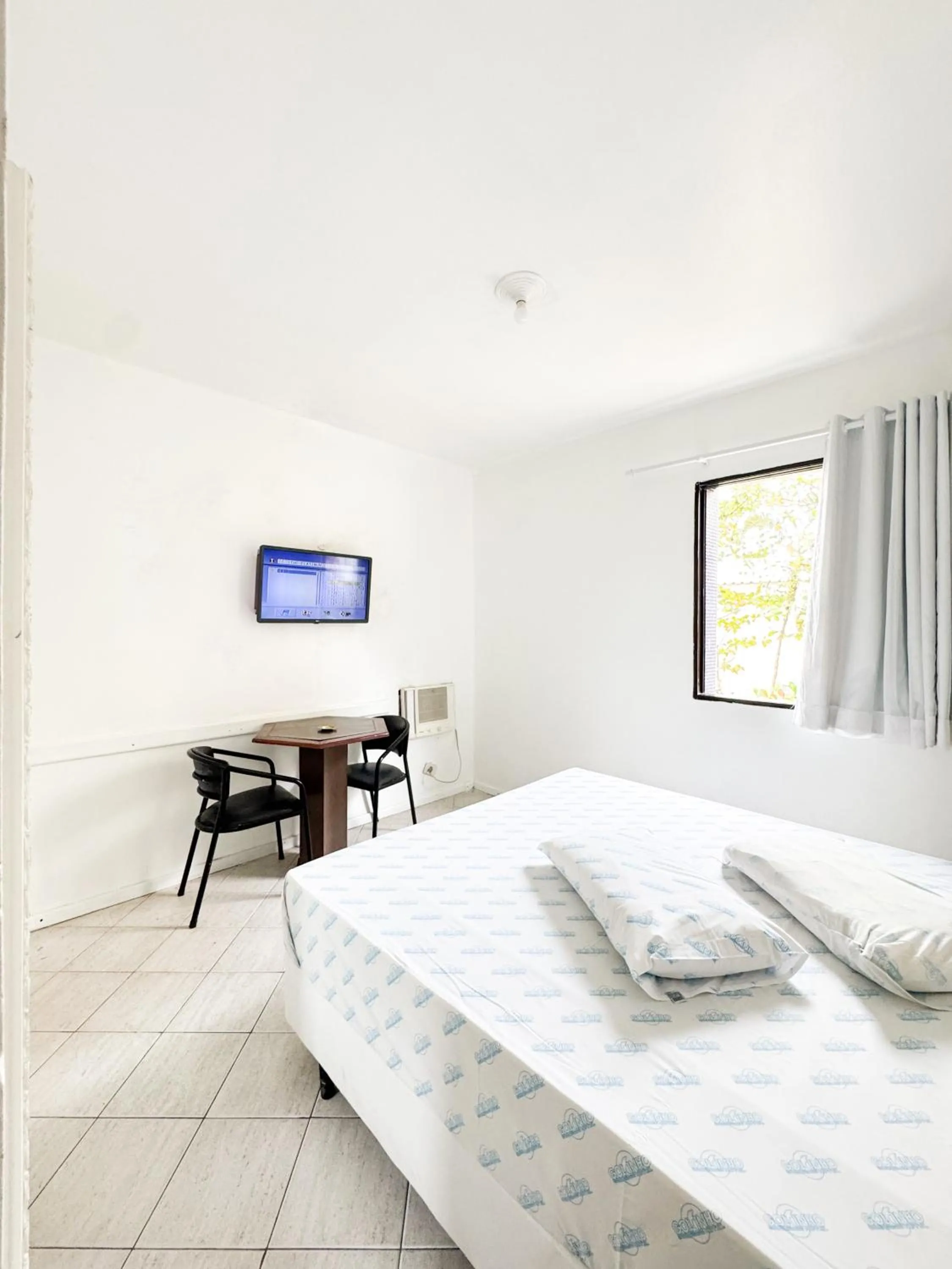 TV and multimedia, Bed in Golfinho Hotel (Adults Only)