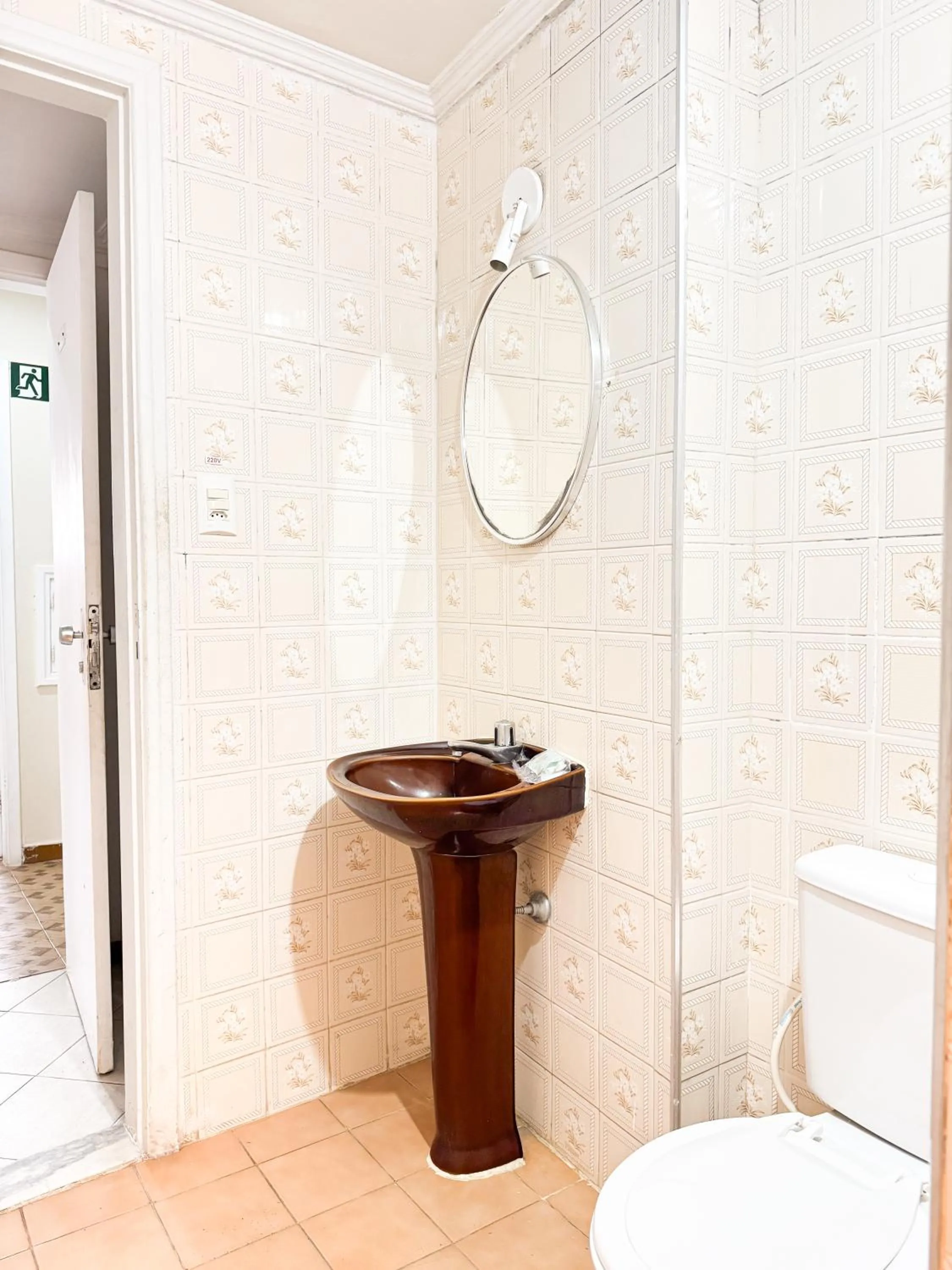 Bathroom in Golfinho Hotel (Adults Only)