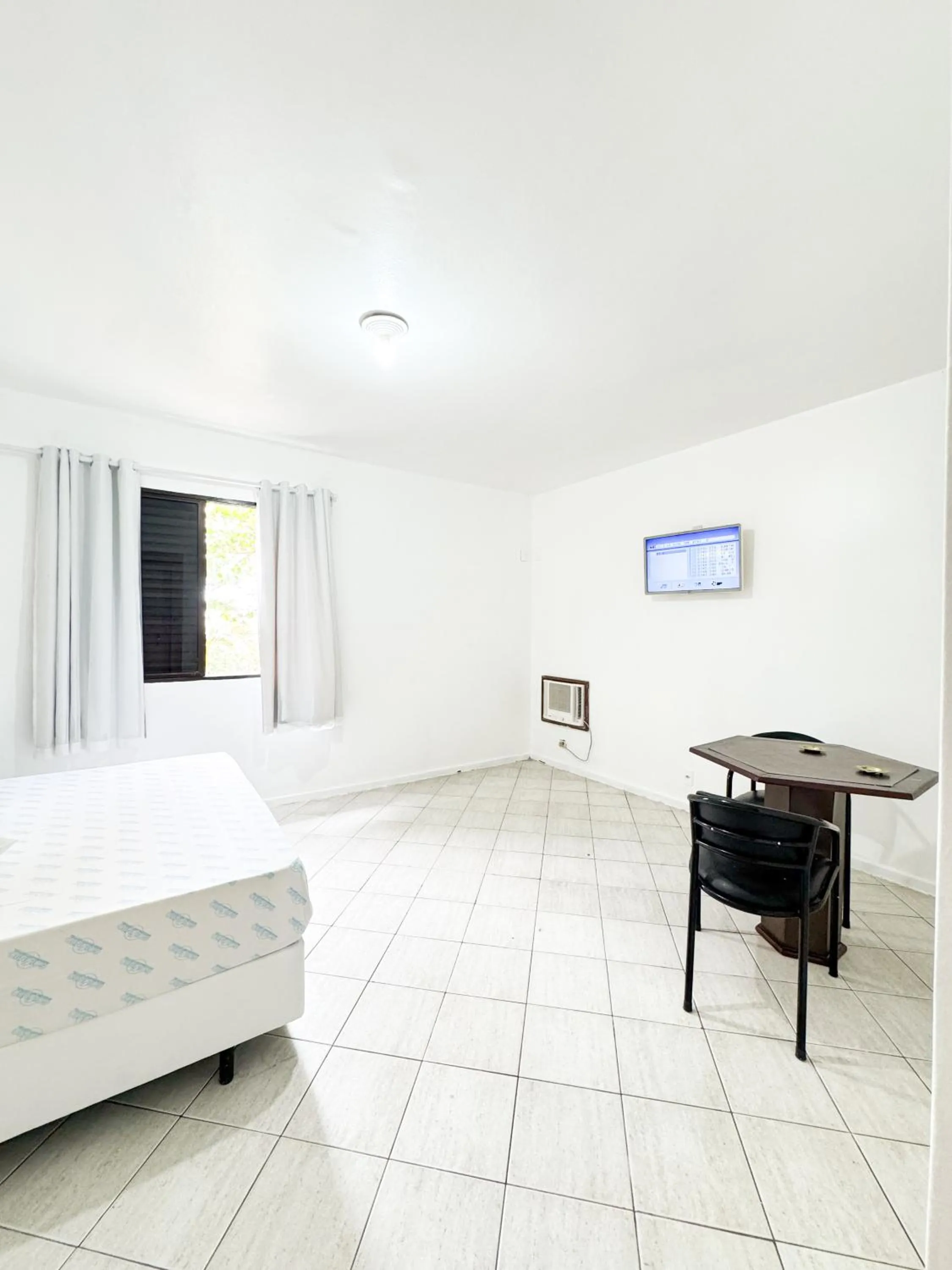 Photo of the whole room, Bed in Golfinho Hotel (Adults Only)