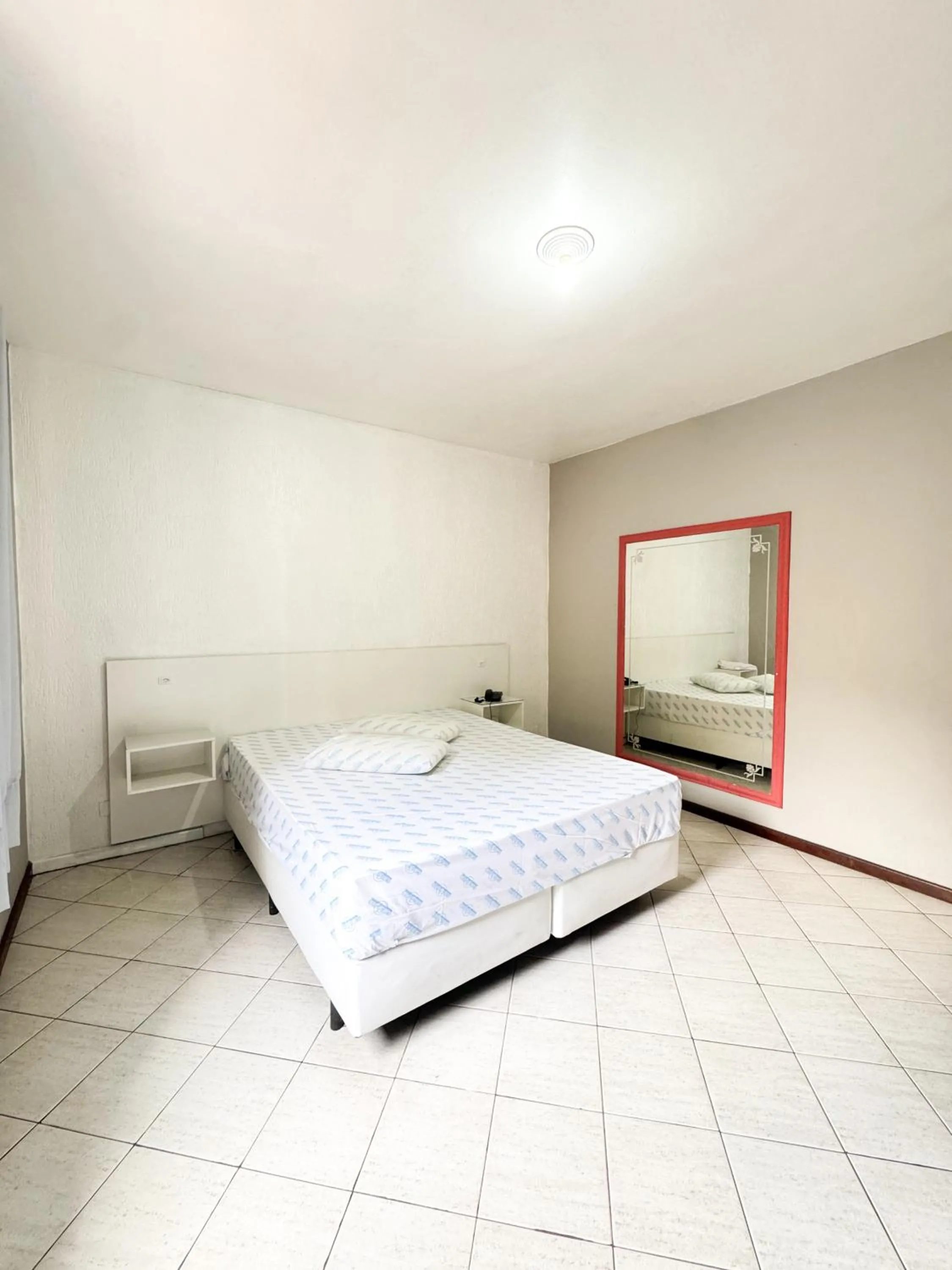 Bed in Golfinho Hotel (Adults Only)