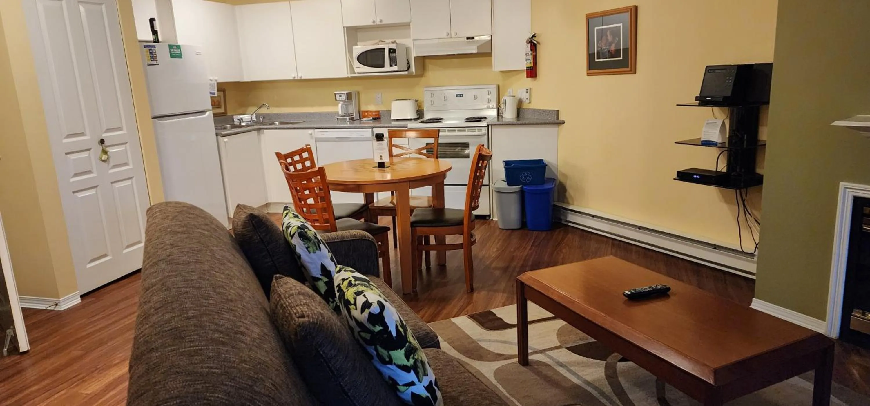 Kitchen or kitchenette in Times Square Suites Hotel