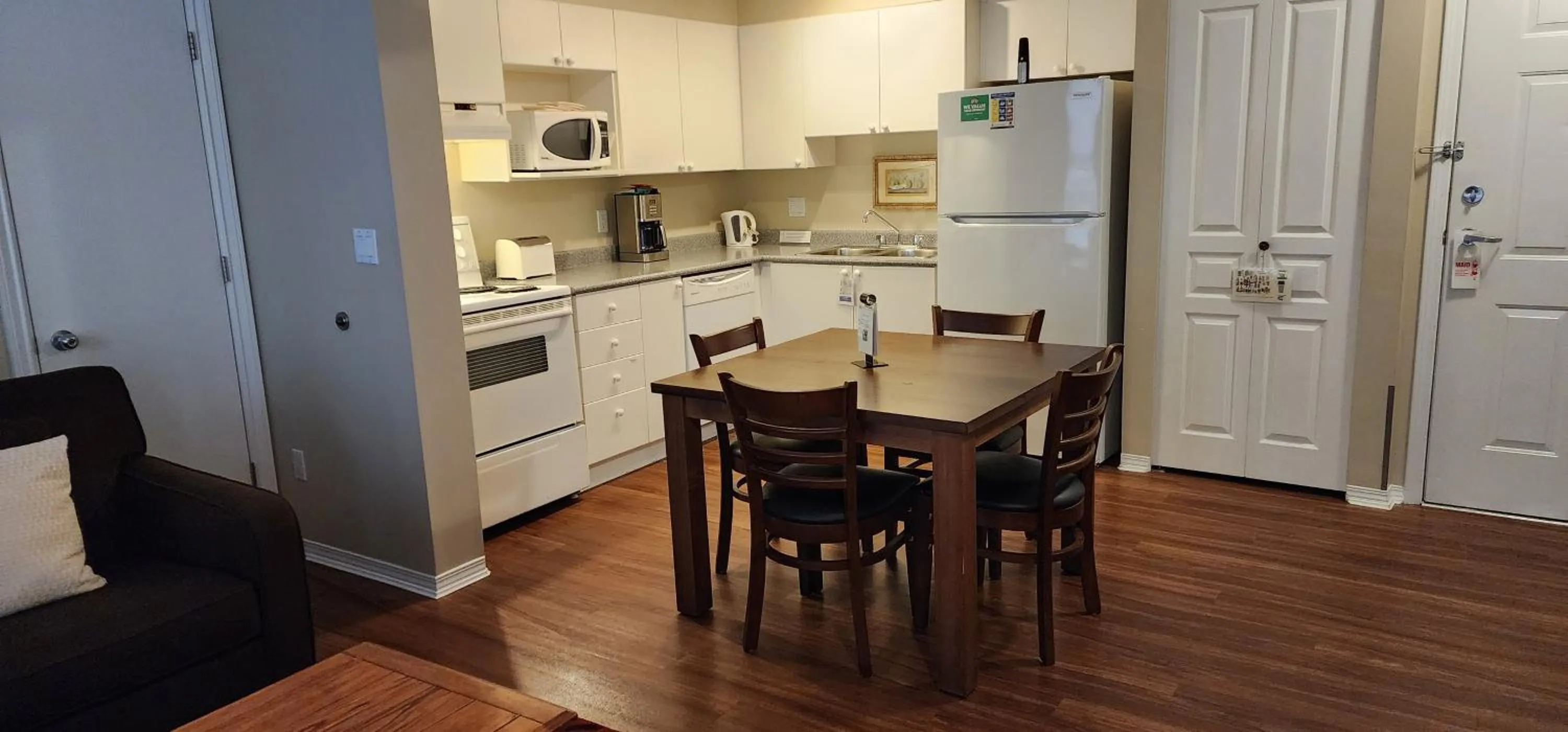 Kitchen or kitchenette in Times Square Suites Hotel