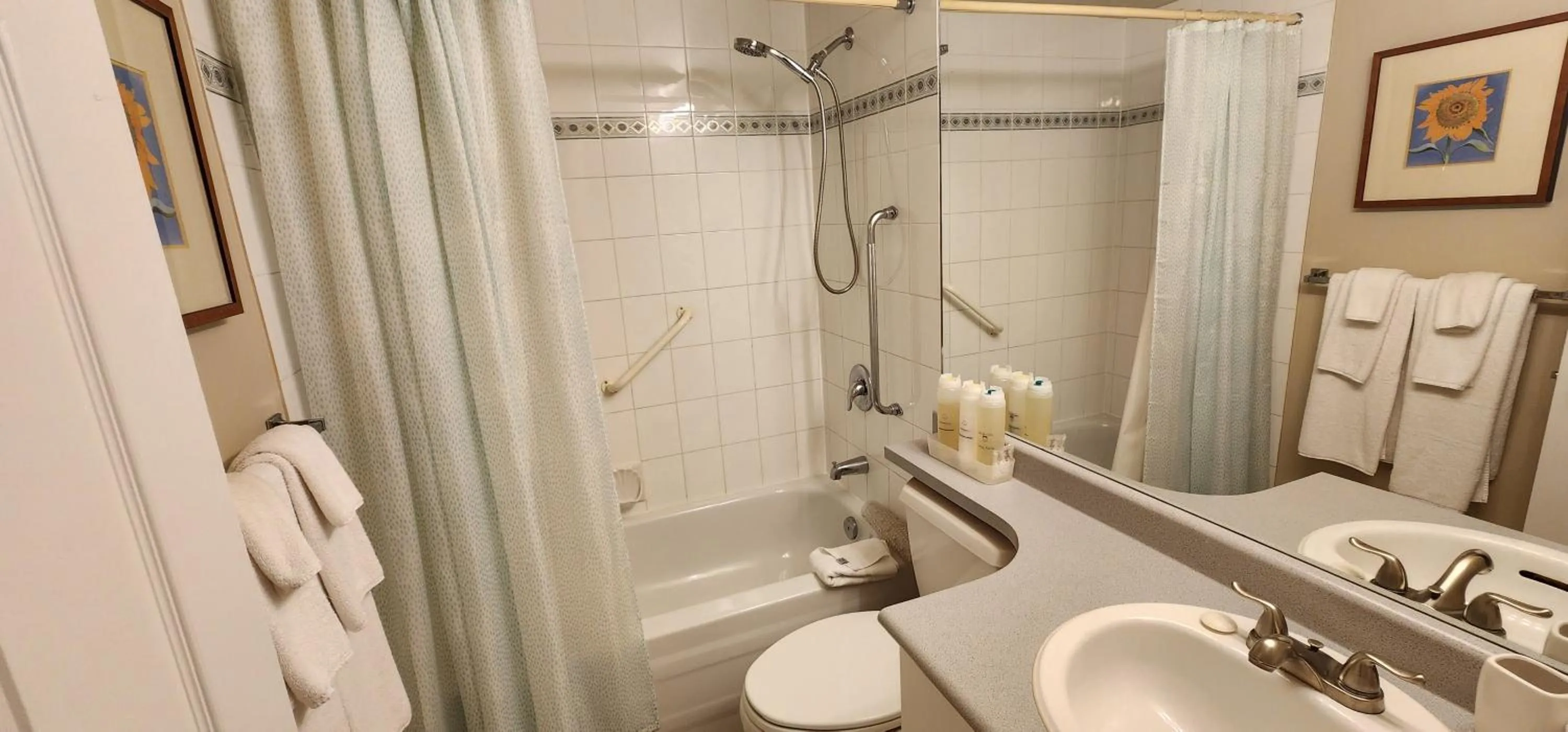 Bathroom in Times Square Suites Hotel