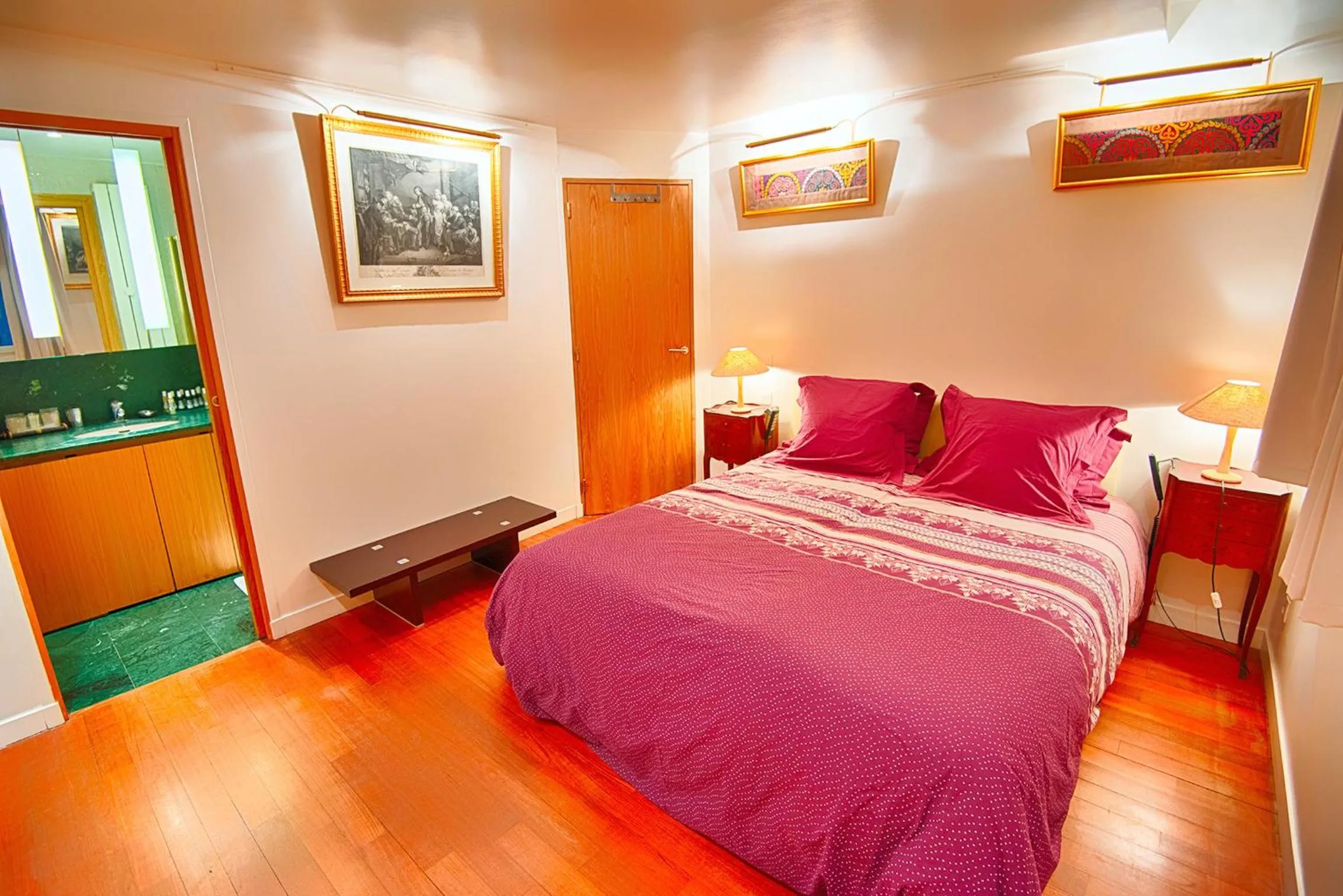 Patio, Bed in Paris-Oasis Montmartre