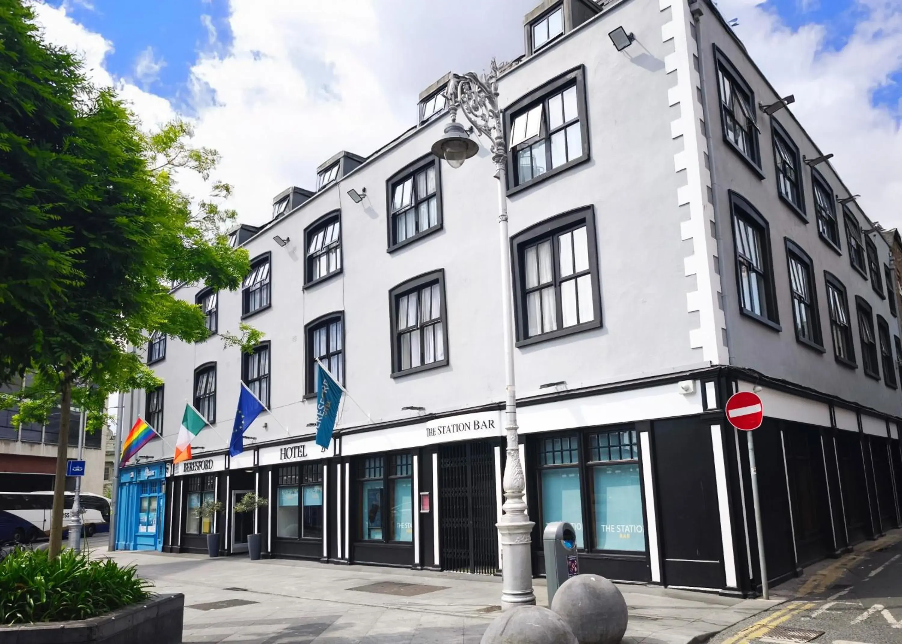 Facade/entrance in Beresford Hotel Facade/entrance in Beresford Hotel