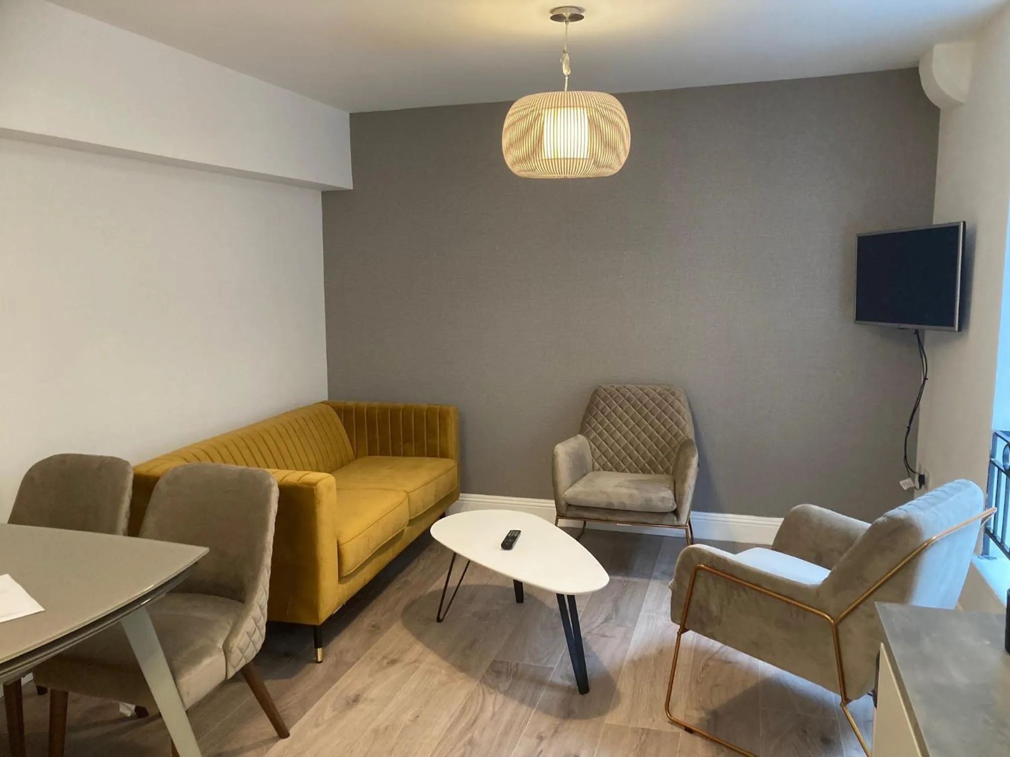 Living room in Hotel Isaacs Cork City