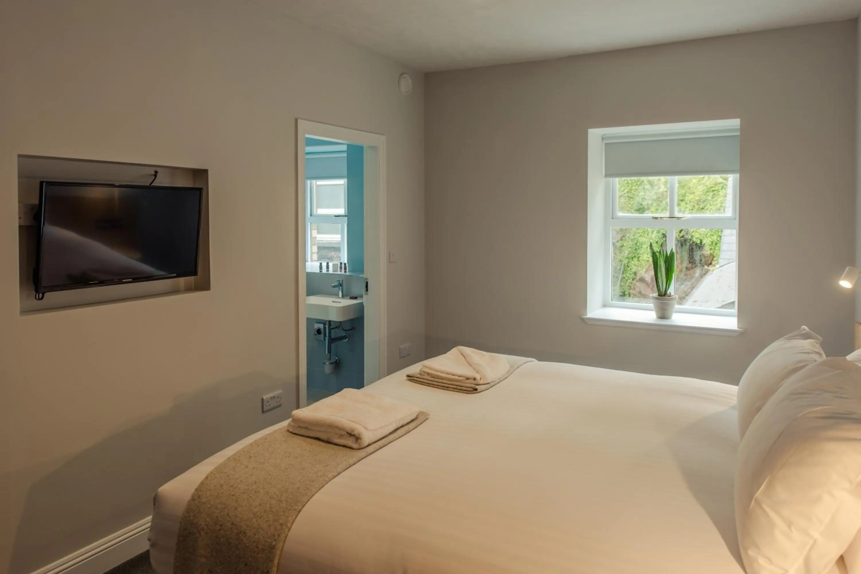 Bed in Hotel Isaacs Cork City