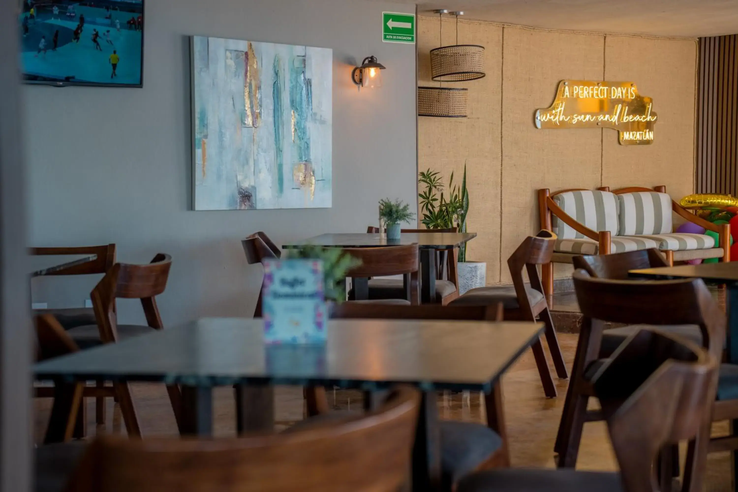 Restaurant/places to eat in Las Flores Beach Resort Restaurant/places to eat in Las Flores Beach Resort
