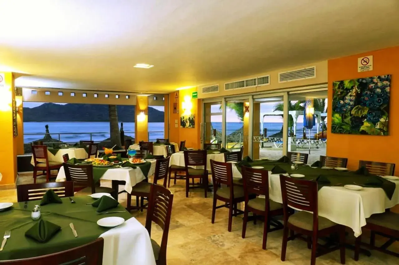 Restaurant/places to eat in Las Flores Beach Resort Restaurant/places to eat in Las Flores Beach Resort