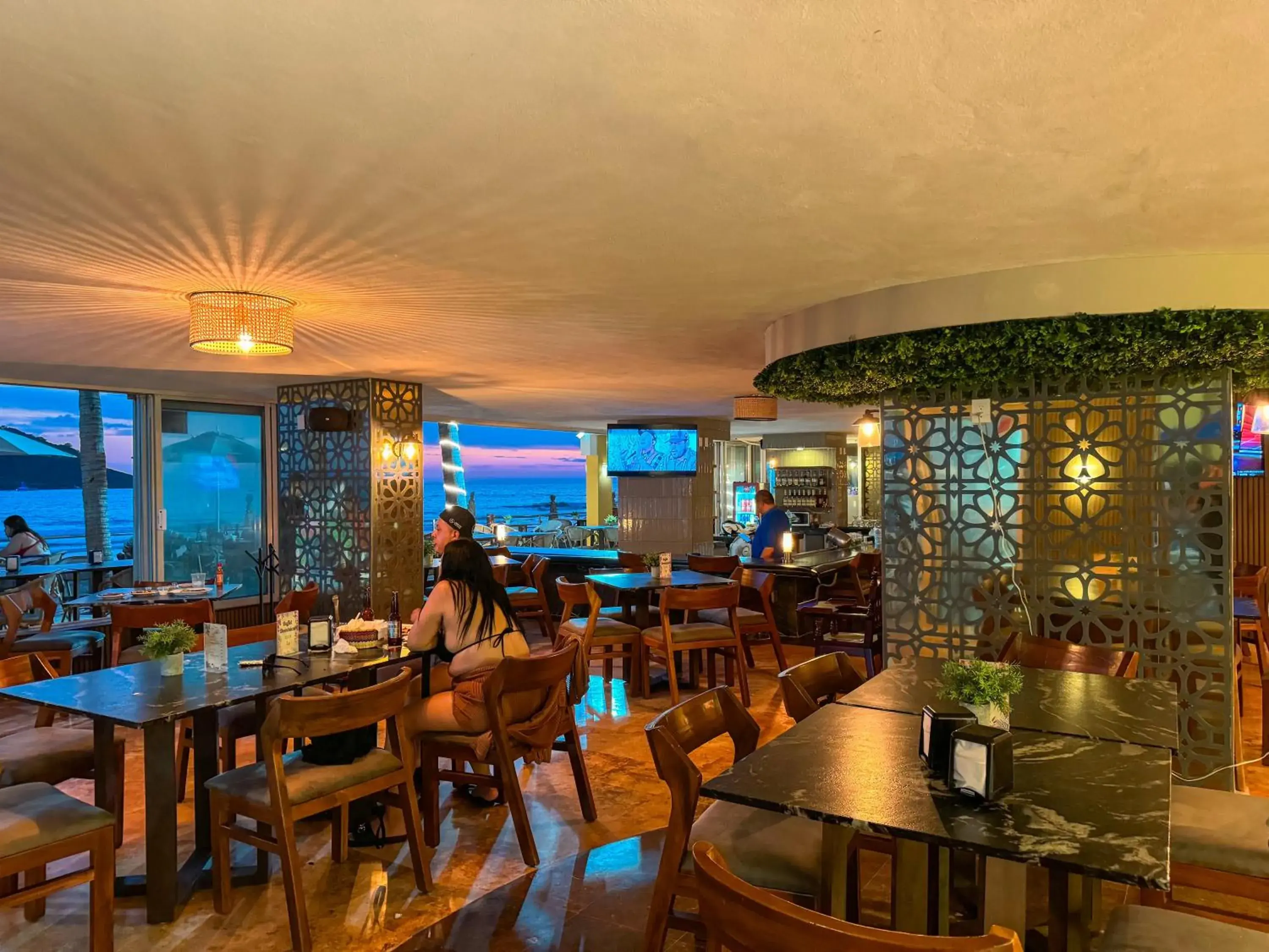 Restaurant/places to eat in Las Flores Beach Resort Restaurant/places to eat in Las Flores Beach Resort