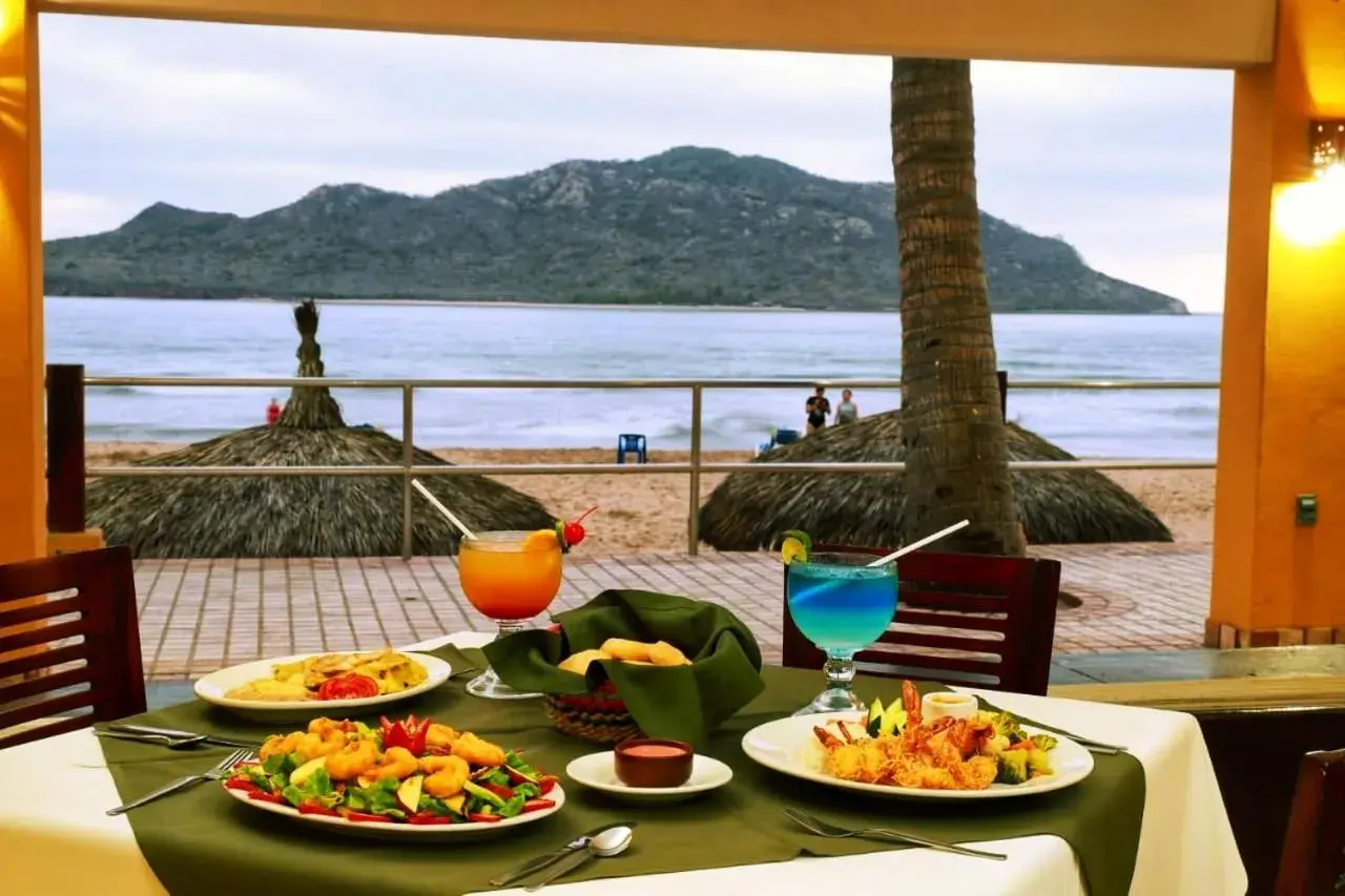 Restaurant/places to eat in Las Flores Beach Resort Restaurant/places to eat in Las Flores Beach Resort