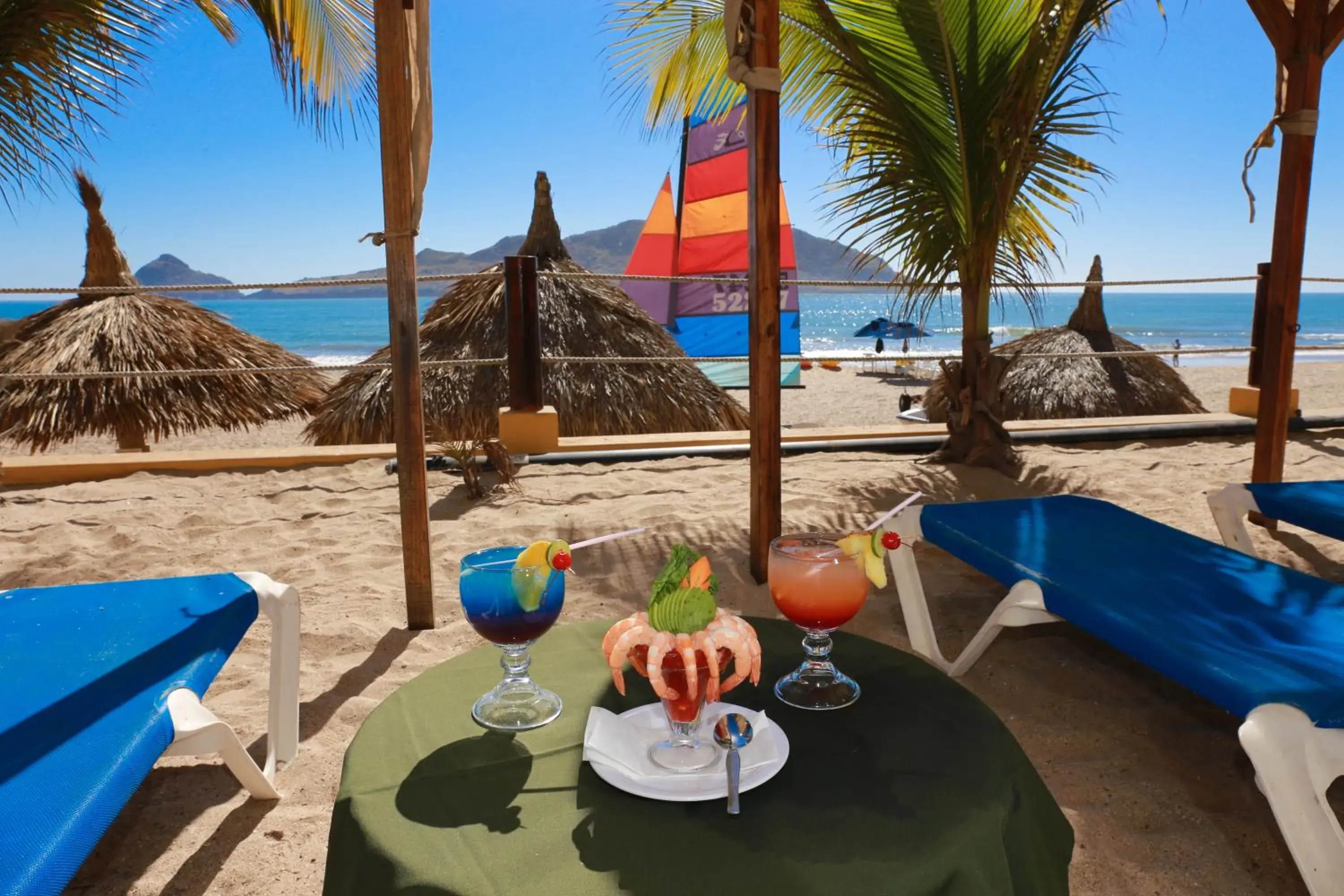 Restaurant/places to eat in Las Flores Beach Resort Restaurant/places to eat in Las Flores Beach Resort