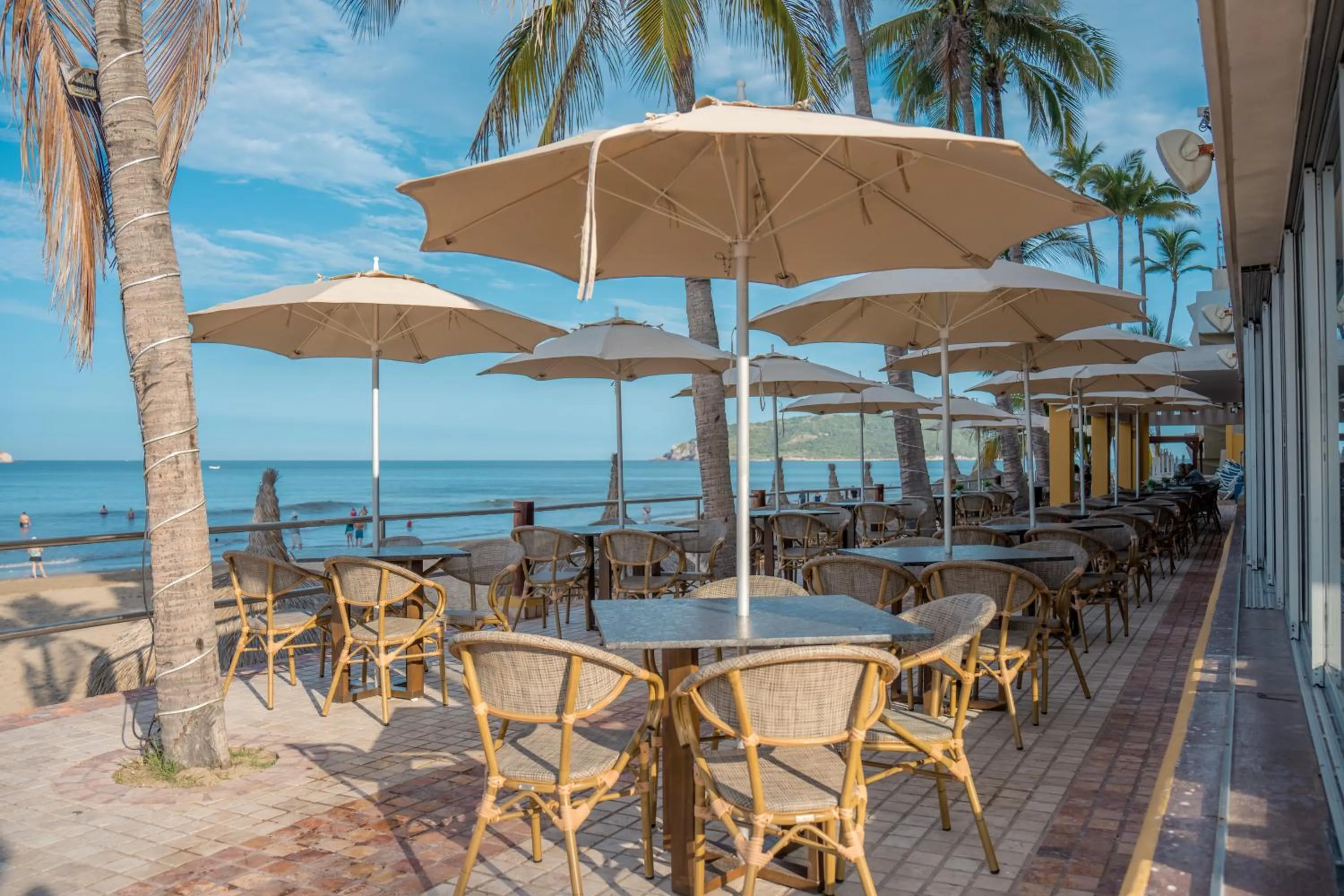 Restaurant/places to eat in Las Flores Beach Resort