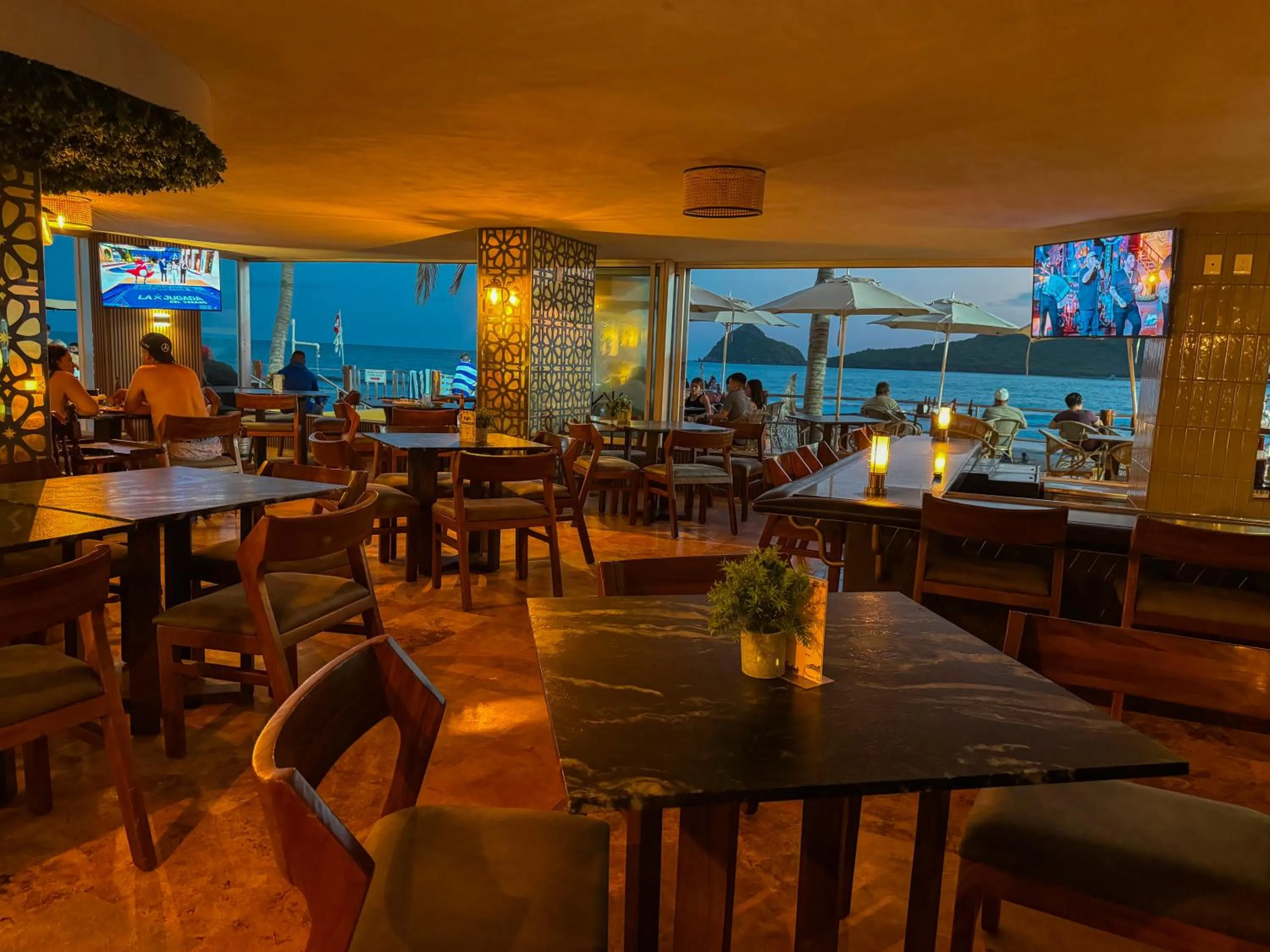 Restaurant/places to eat in Las Flores Beach Resort