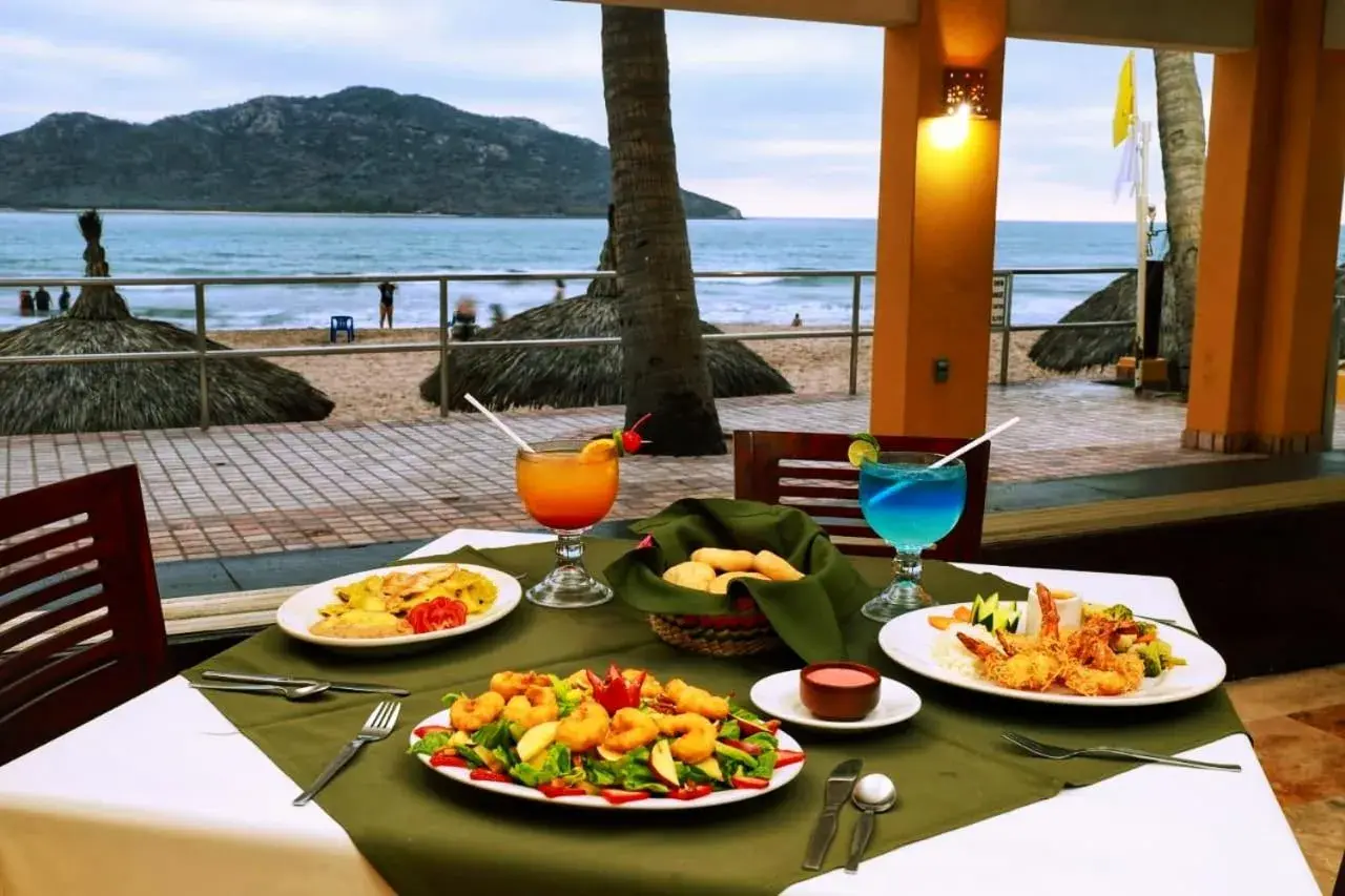 Restaurant/places to eat in Las Flores Beach Resort Restaurant/places to eat in Las Flores Beach Resort