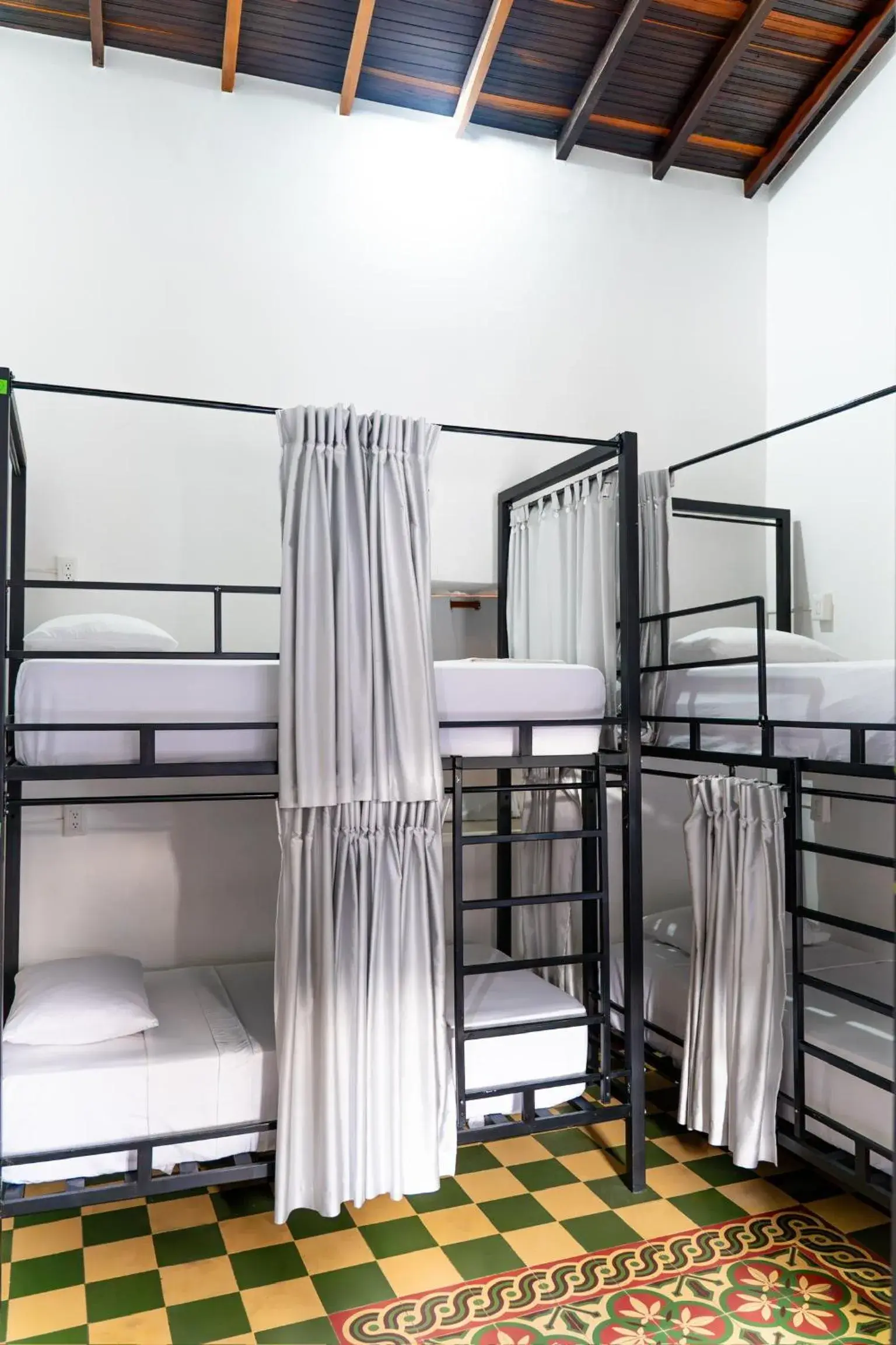 8-Bed Mixed Dormitory Room - single occupancy in Traveler Hostel 8-Bed Mixed Dormitory Room - single occupancy in Traveler Hostel