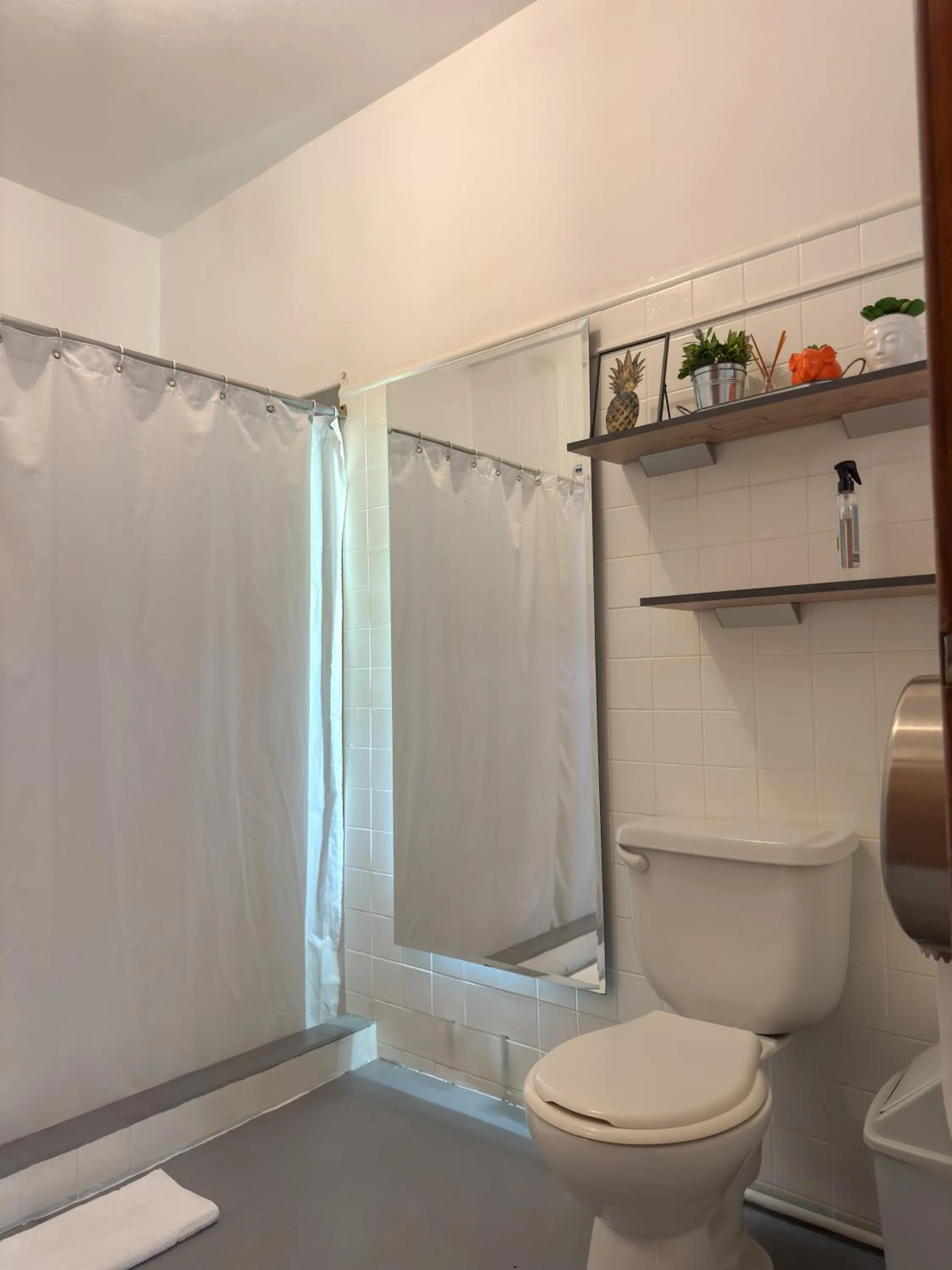 Bathroom in Traveler Hostel