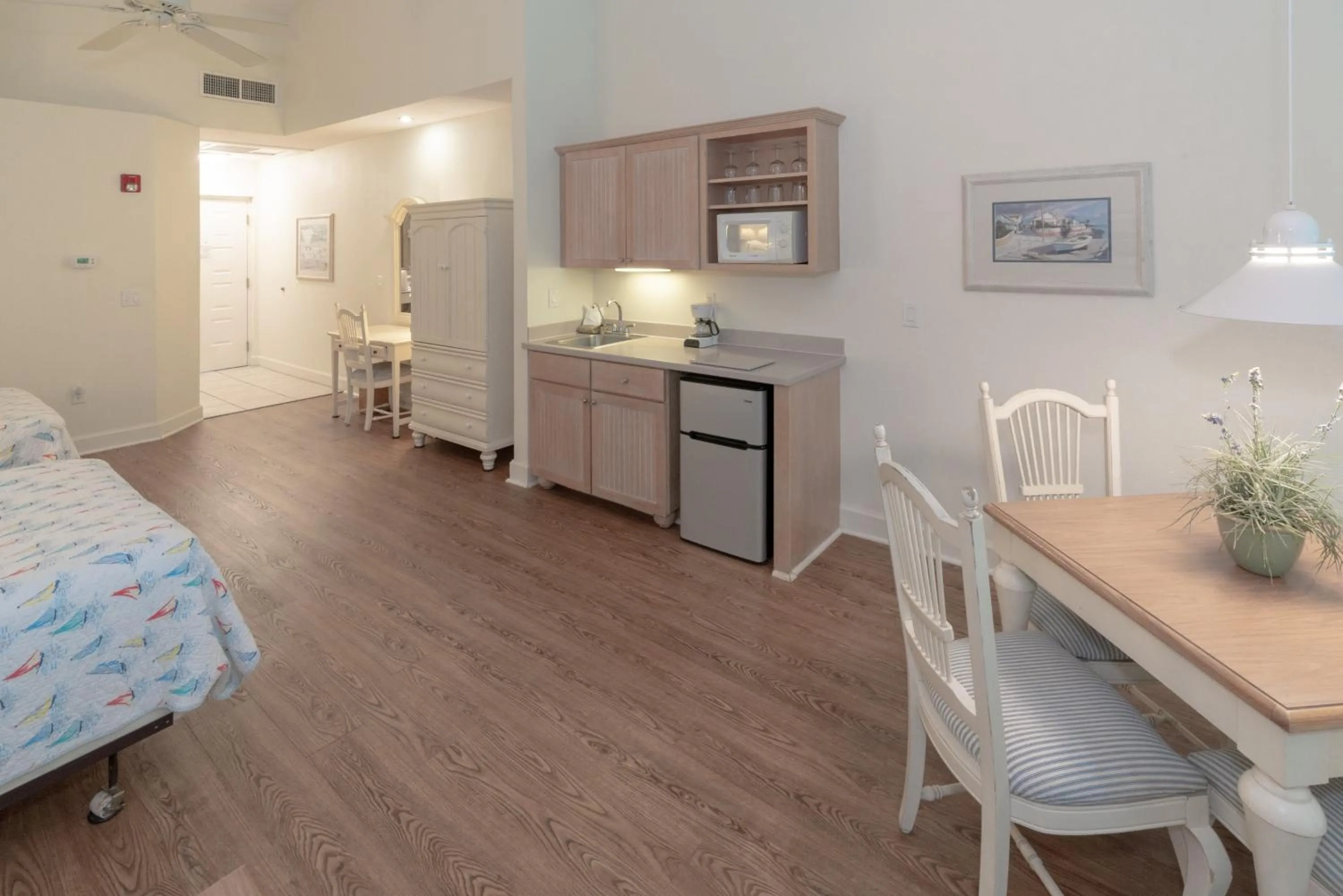 Kitchen or kitchenette, Bed in Sun Retreats Dunedin