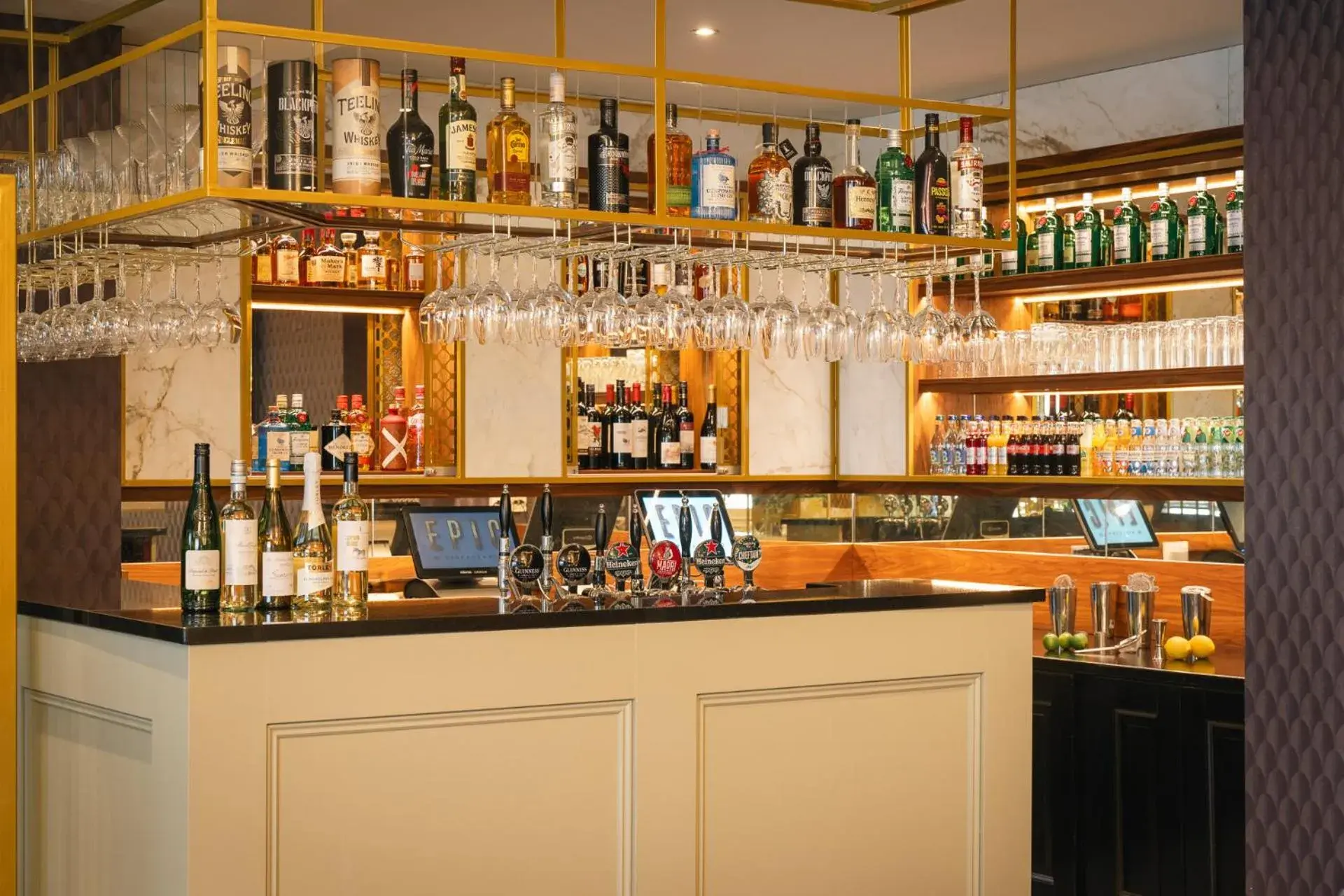 Restaurant/places to eat in Grand Canal Hotel Restaurant/places to eat in Grand Canal Hotel