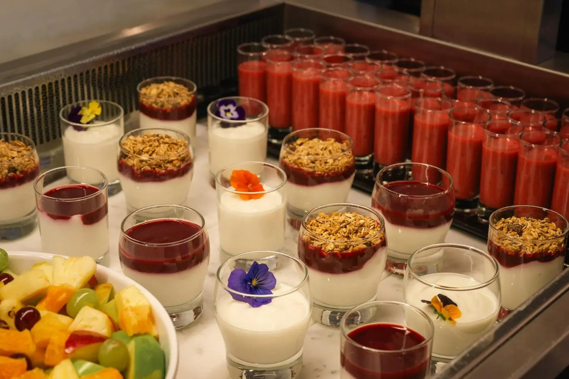 Restaurant/places to eat in Grand Canal Hotel Restaurant/places to eat in Grand Canal Hotel