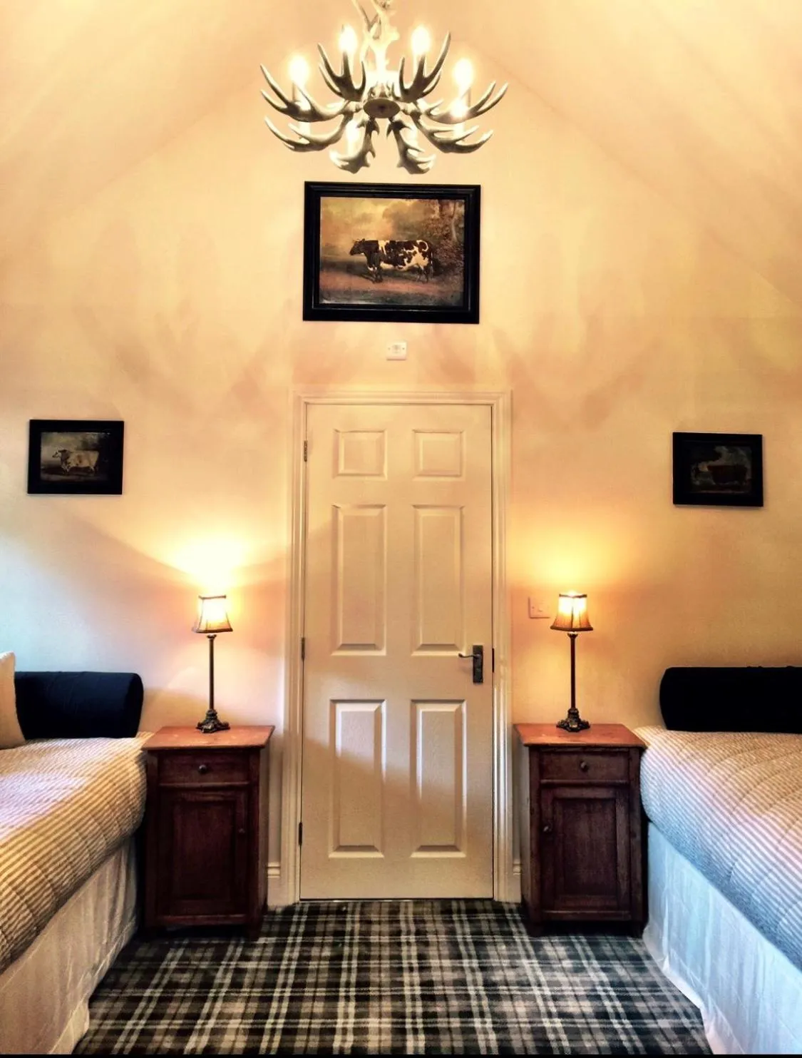 Seating area, Bed in The Moon Inn at Stoney Middleton