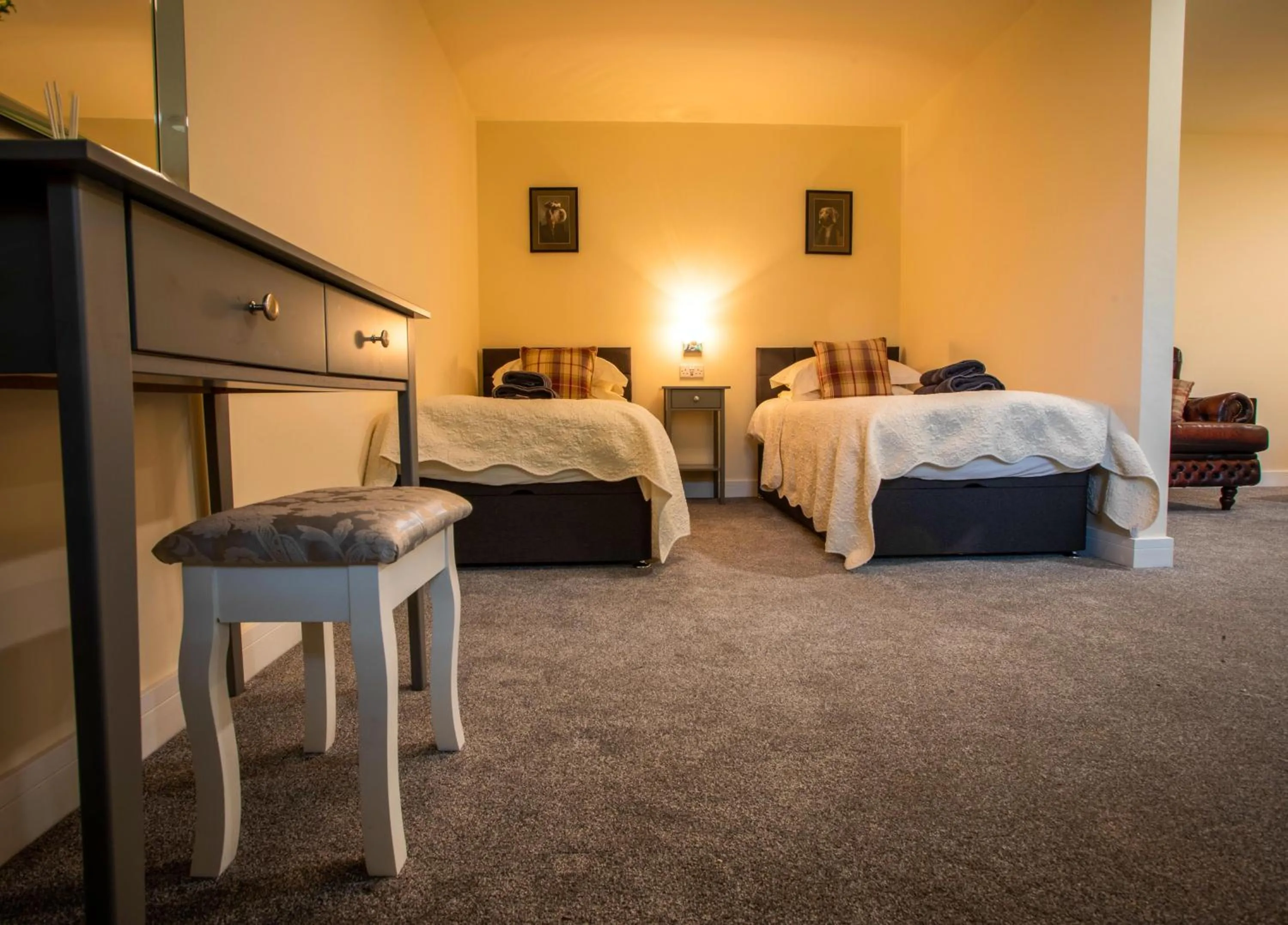 Bedroom, Bed in The Moon Inn at Stoney Middleton