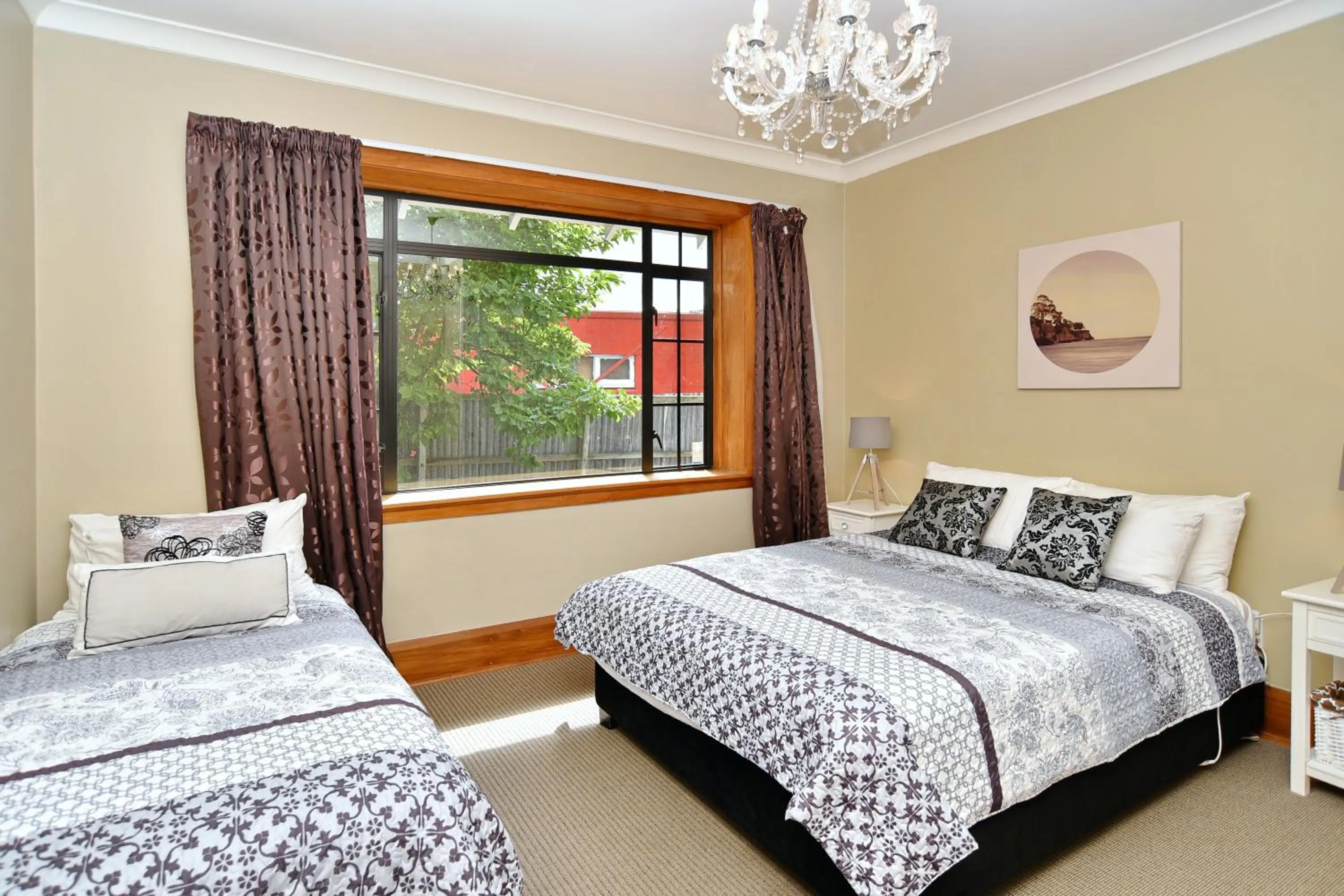 Racecourse Villa - Classic 1935 Charm & Space