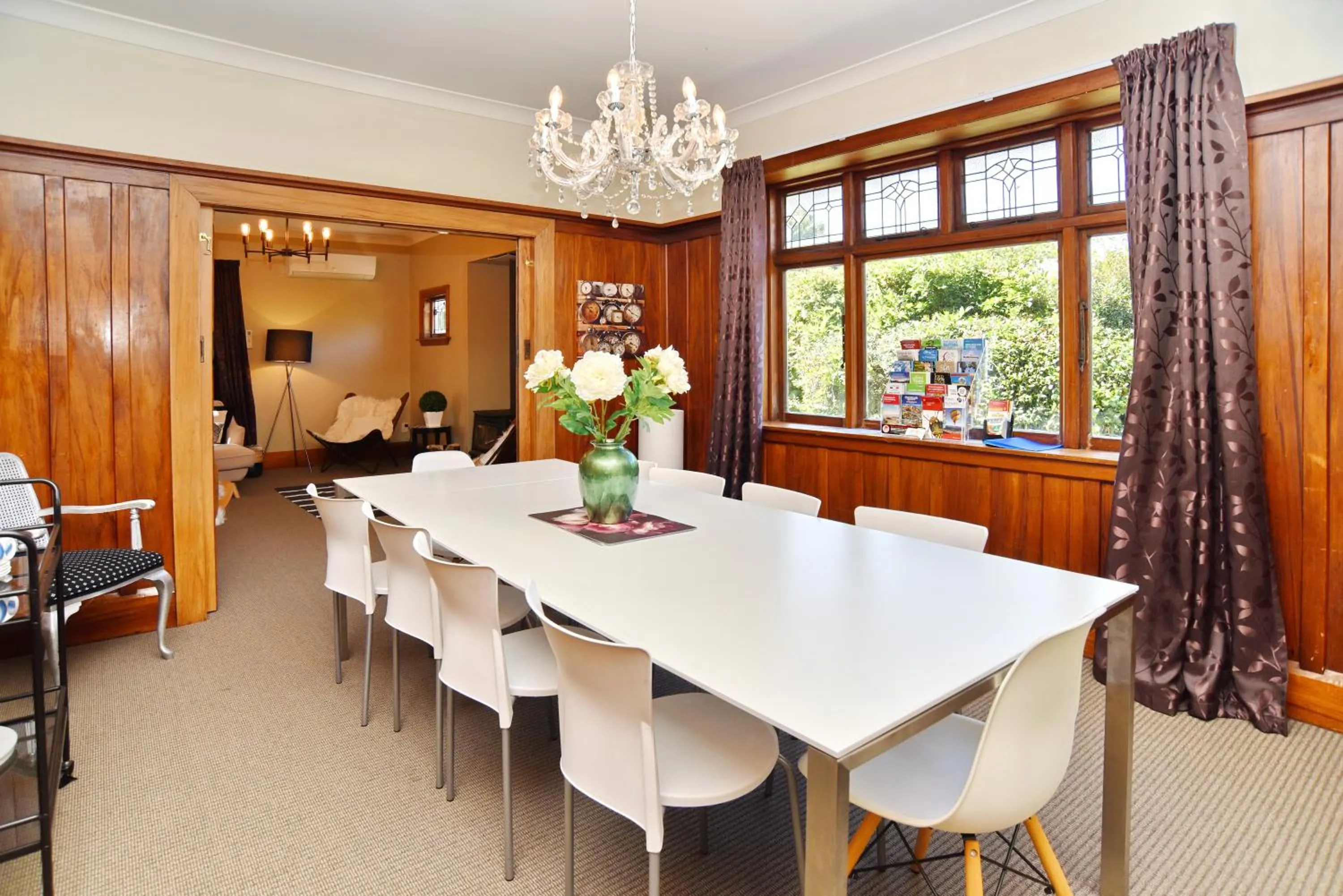 Racecourse Villa - Classic 1935 Charm & Space