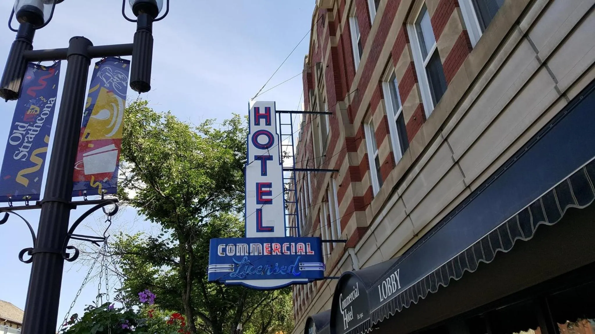 Property logo or sign in Commercial Hotel