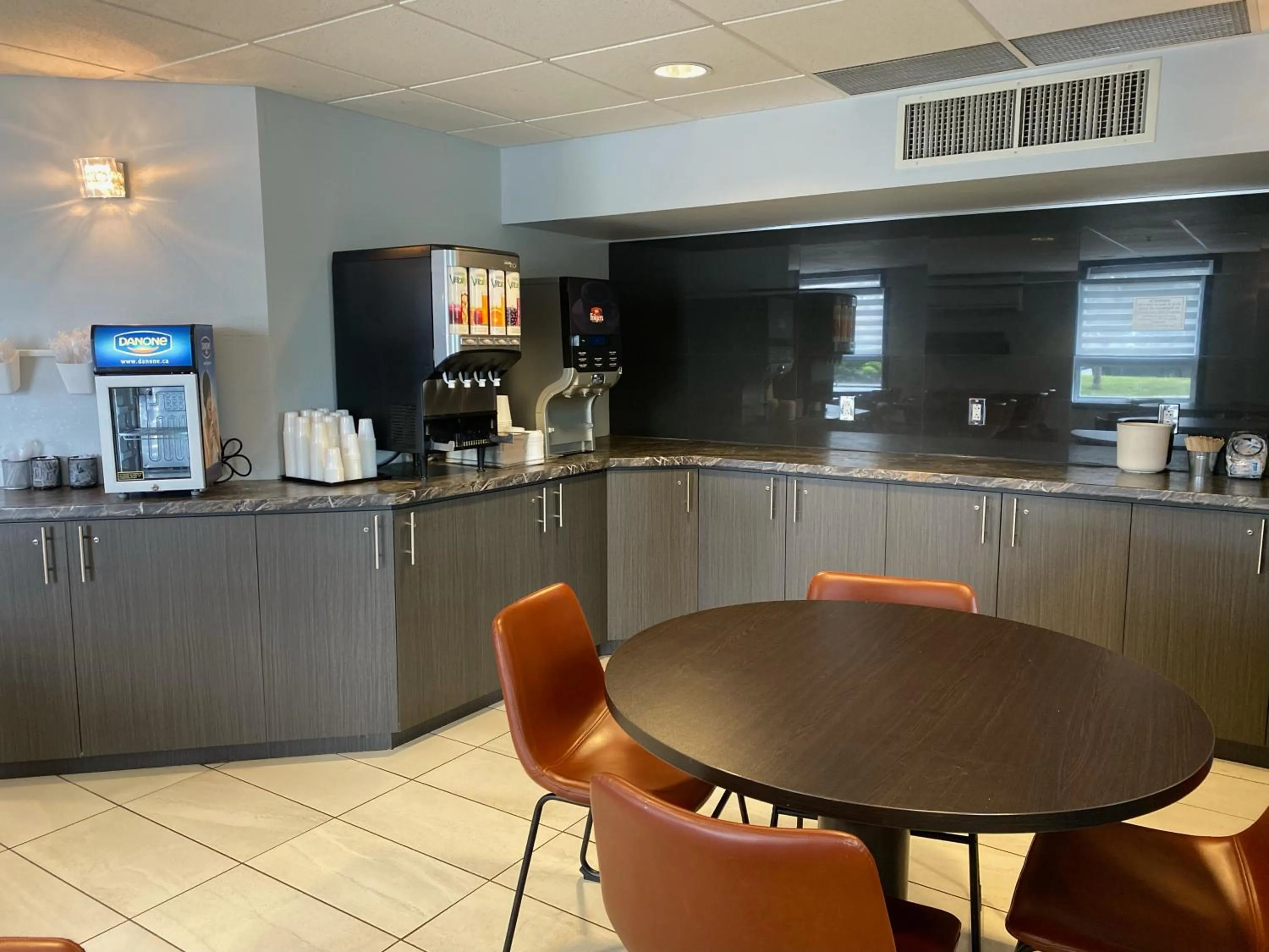 Super 8 by Wyndham Lachenaie/Terrebonne