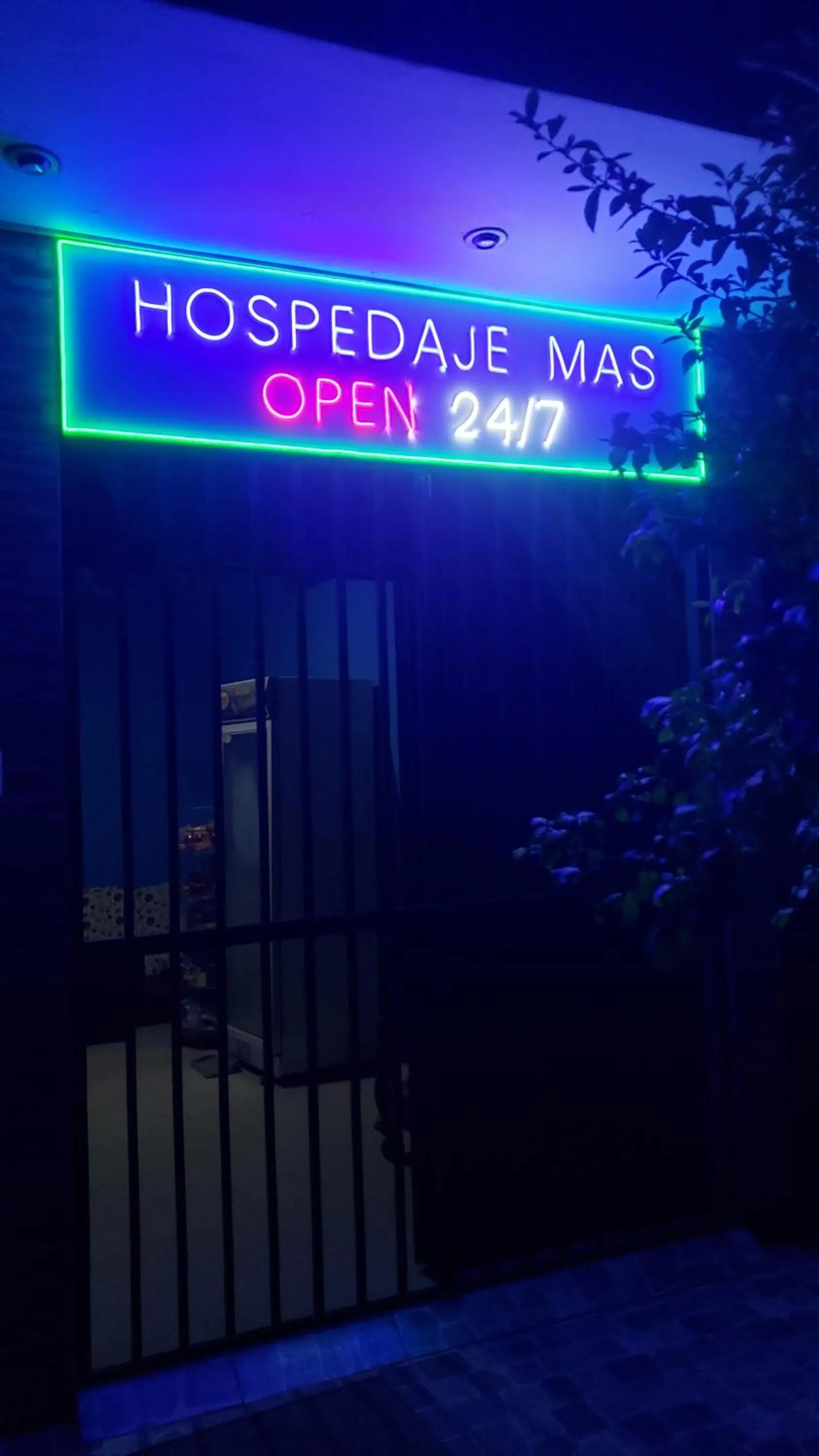 Text overlay in Hospedaje Mas