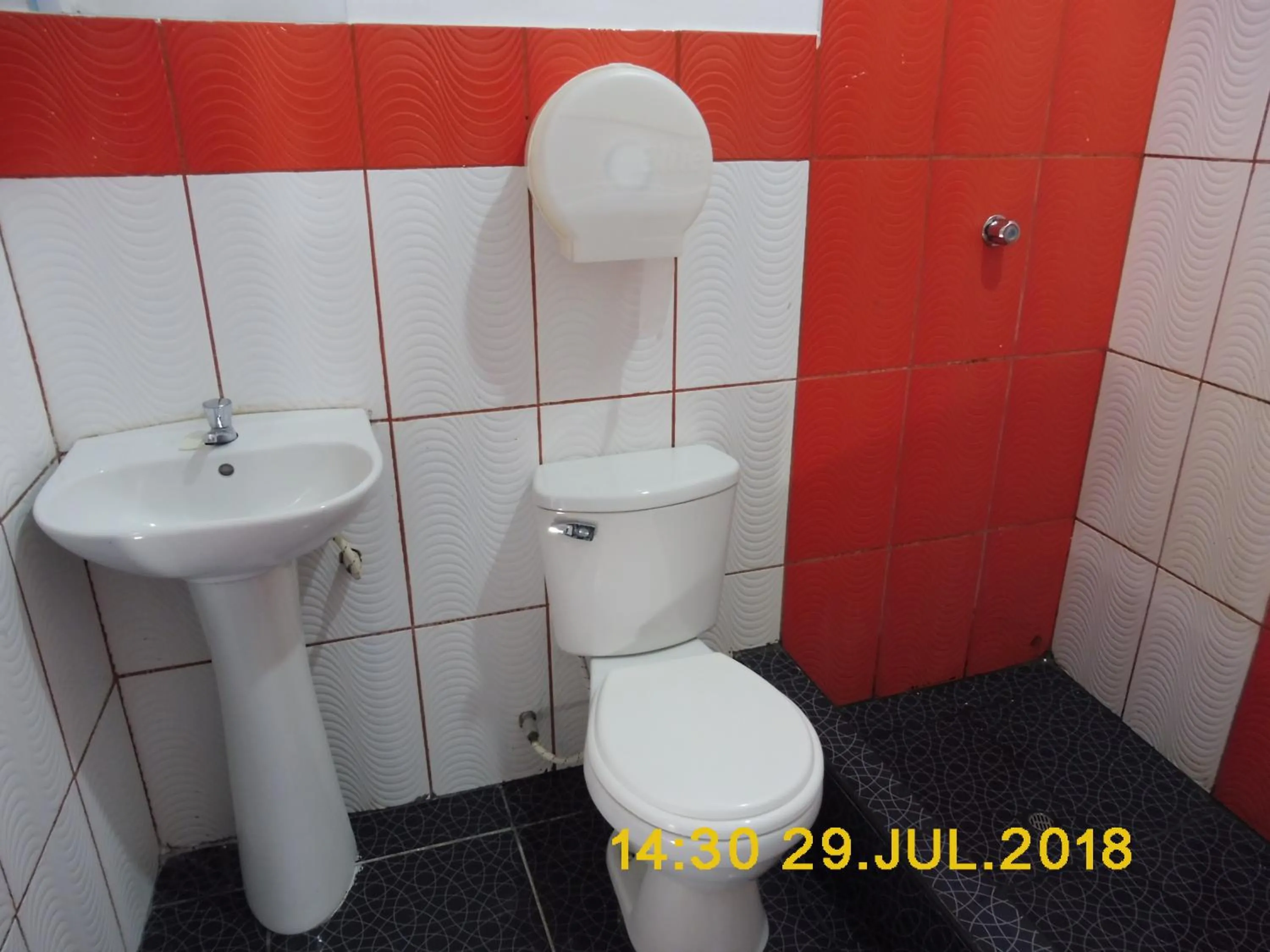 Bathroom in Hospedaje Mas