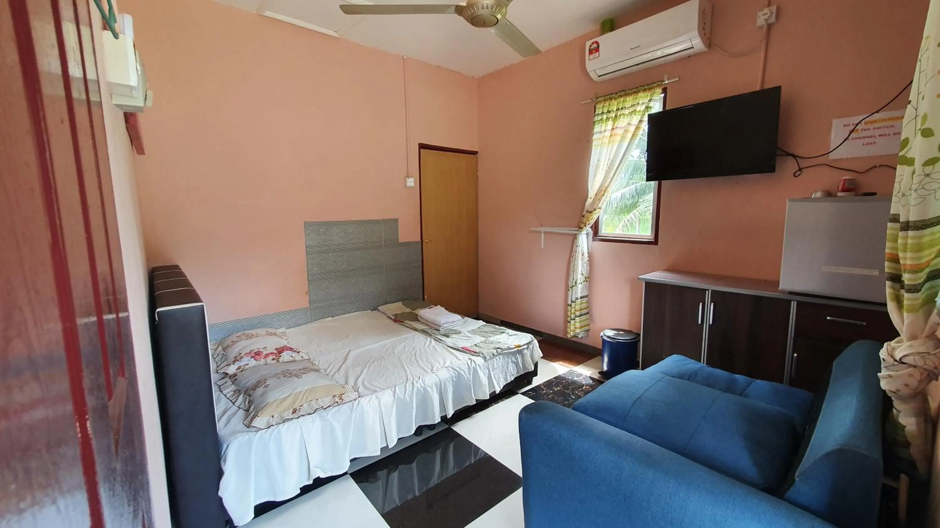 Bed in Chalet Kampong Semawar