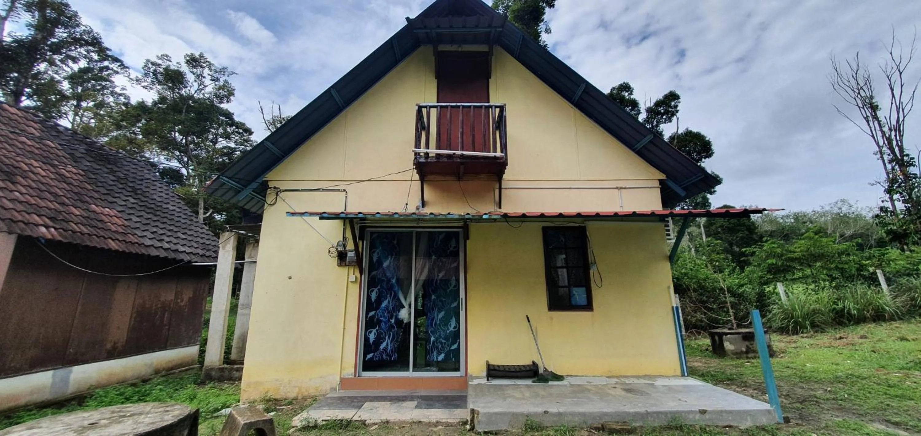 Property building in Chalet Kampong Semawar