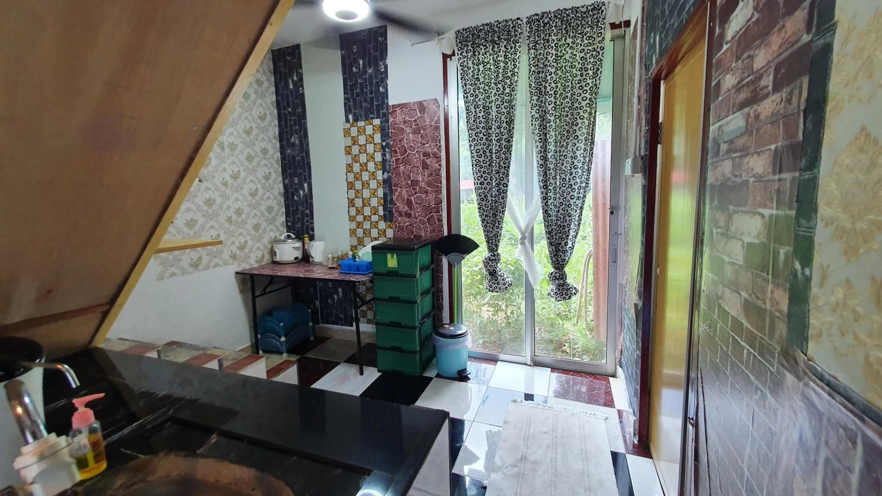 dishwasher in Chalet Kampong Semawar