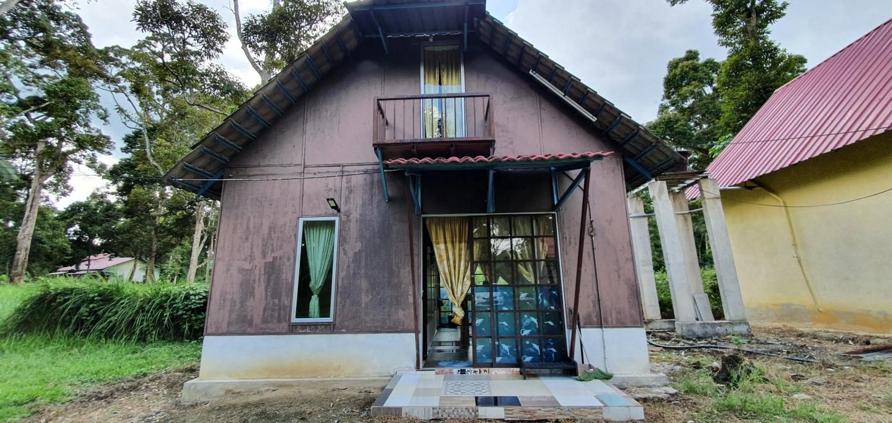 Property building in Chalet Kampong Semawar