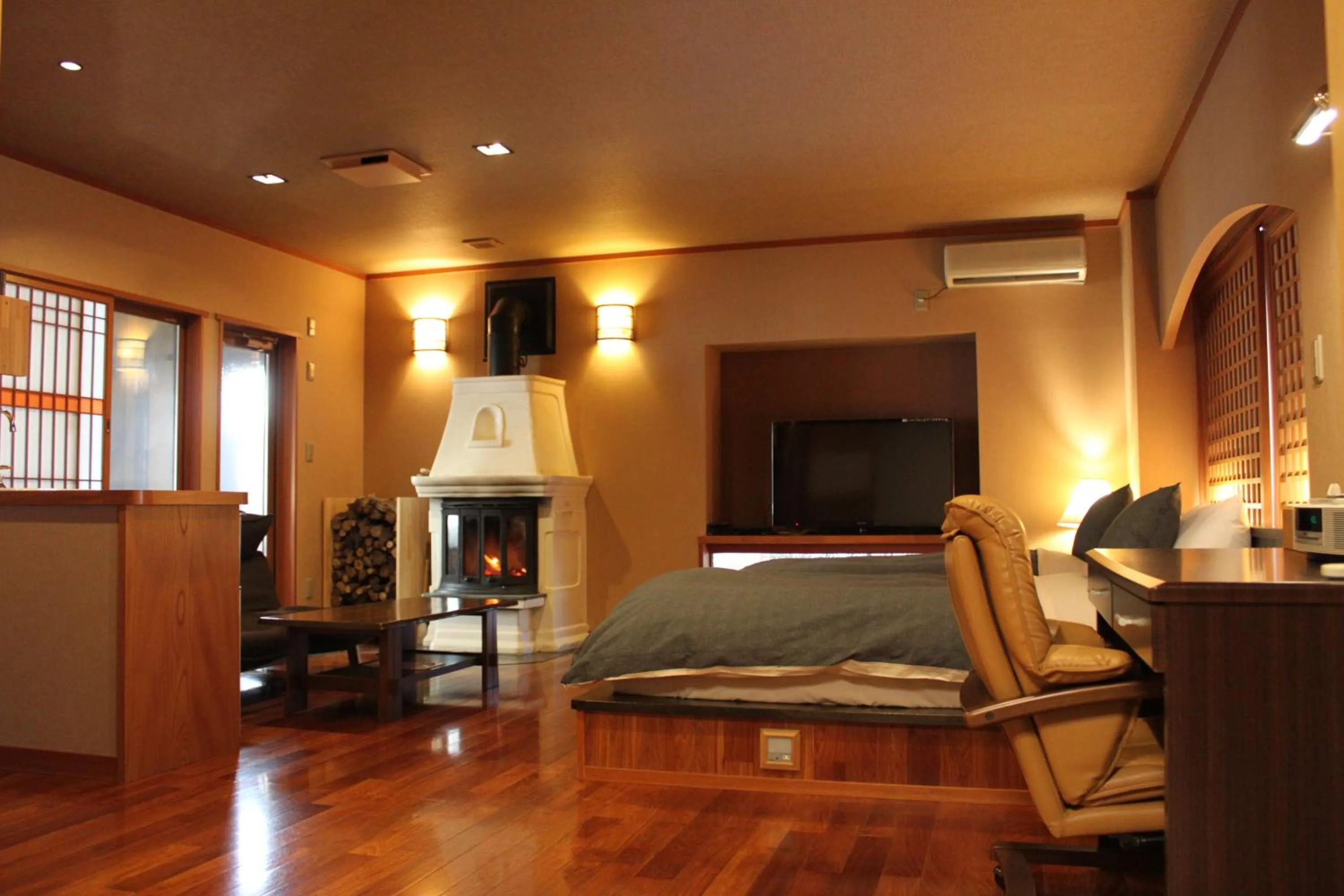 Photo of the whole room, Bed in Hanaichi