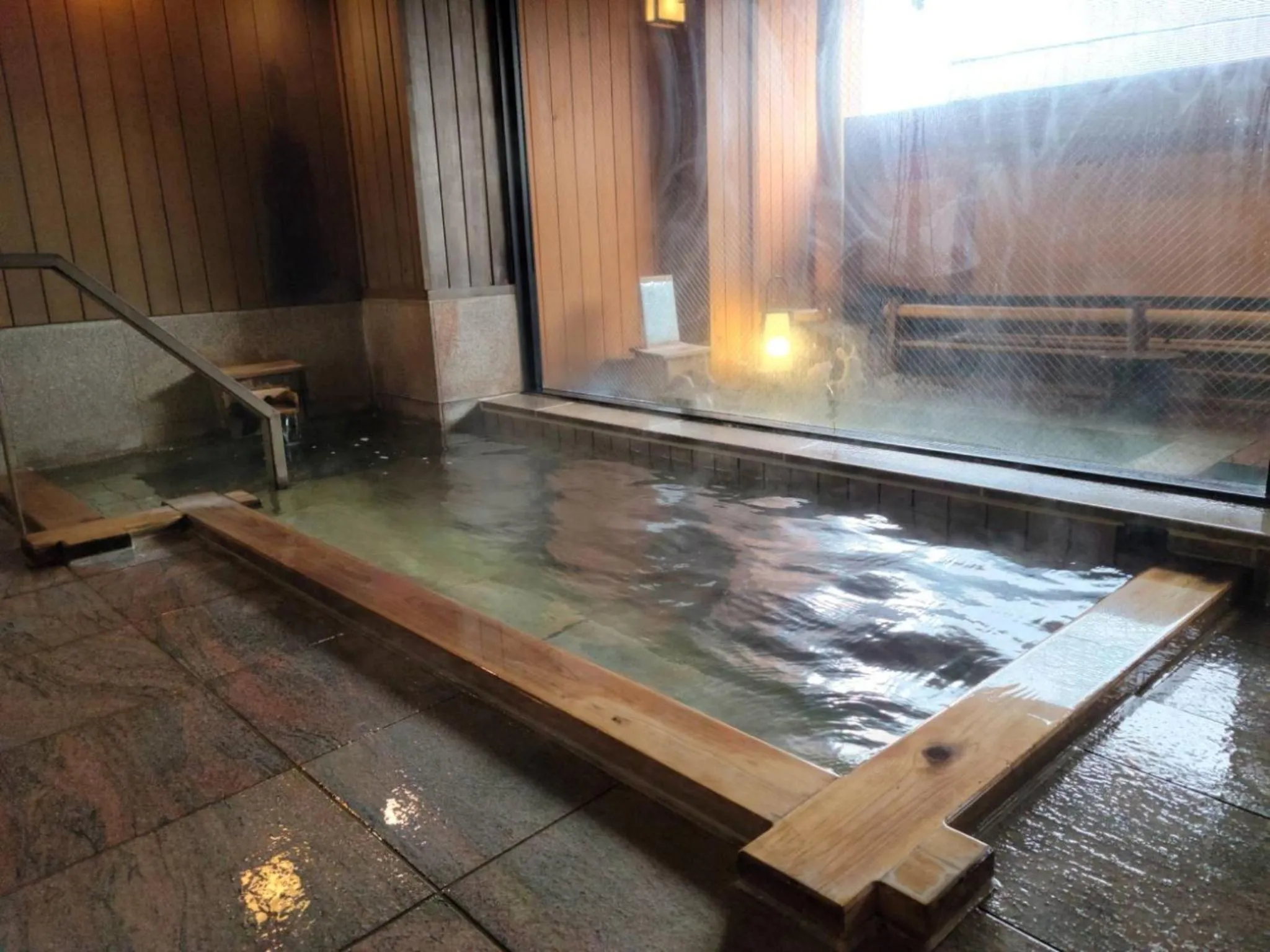 Hot Spring Bath in Hanaichi