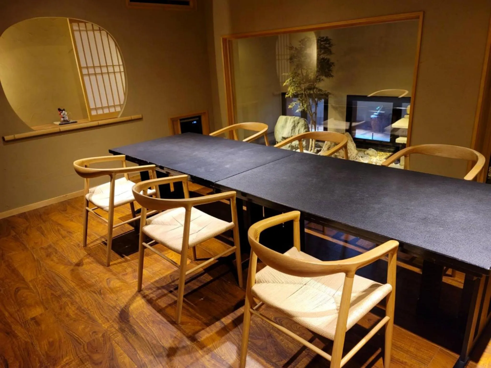 Restaurant/places to eat in Hanaichi