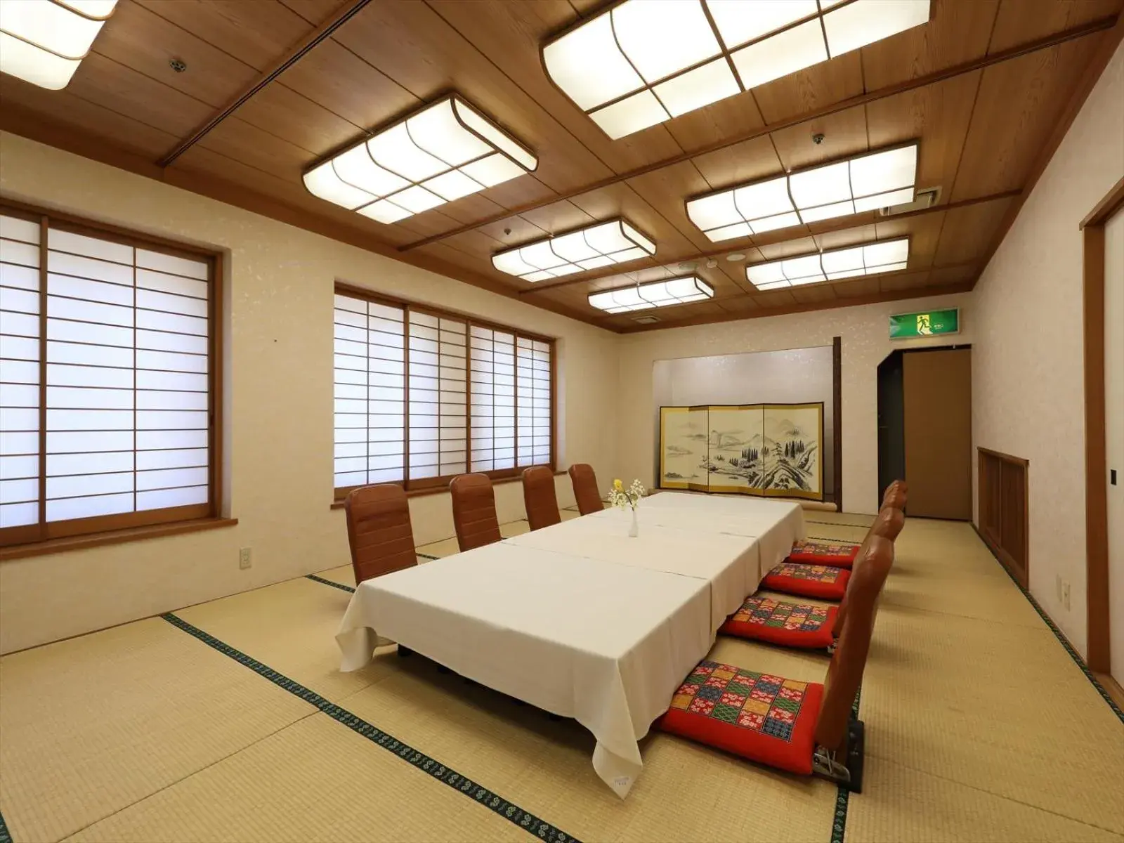 Banquet/Function facilities, Bed in Garden hotel Shiunkaku Higashimatsuyama Banquet/Function facilities, Bed in Garden hotel Shiunkaku Higashimatsuyama