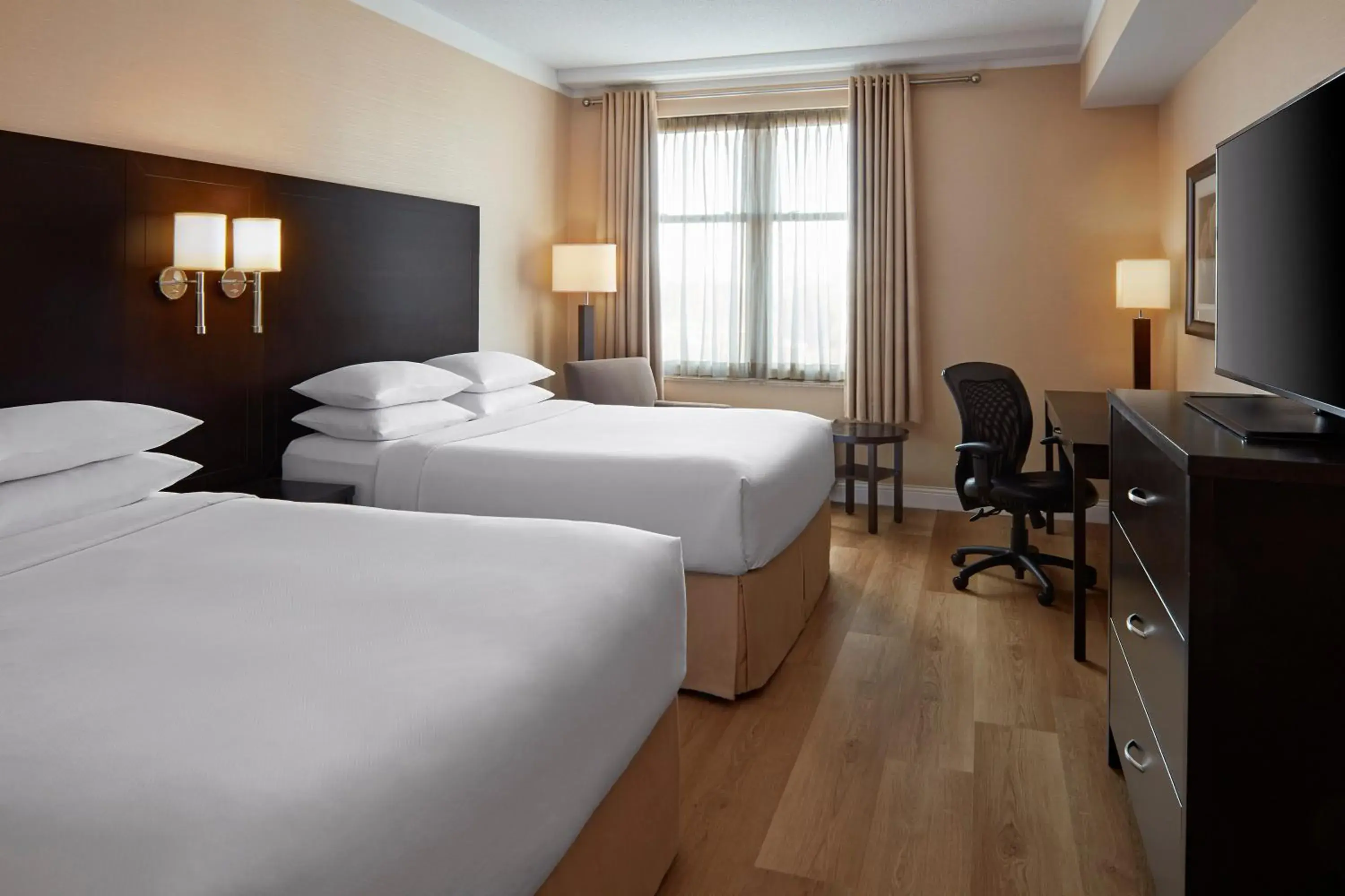 Bed in Delta Hotels by Marriott Guelph Conference Centre Bed in Delta Hotels by Marriott Guelph Conference Centre