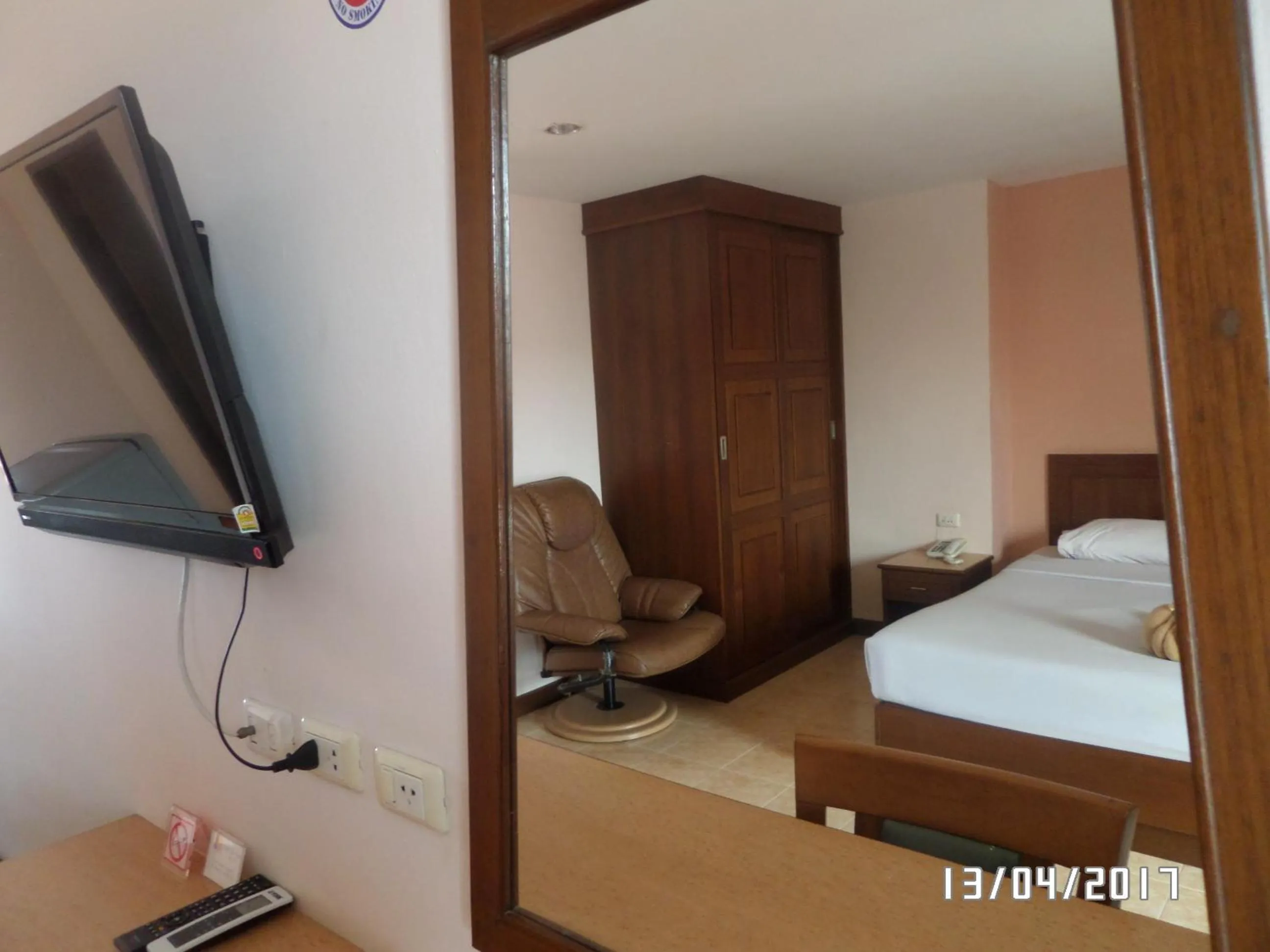 Photo of the whole room, Bed in Sunview Place