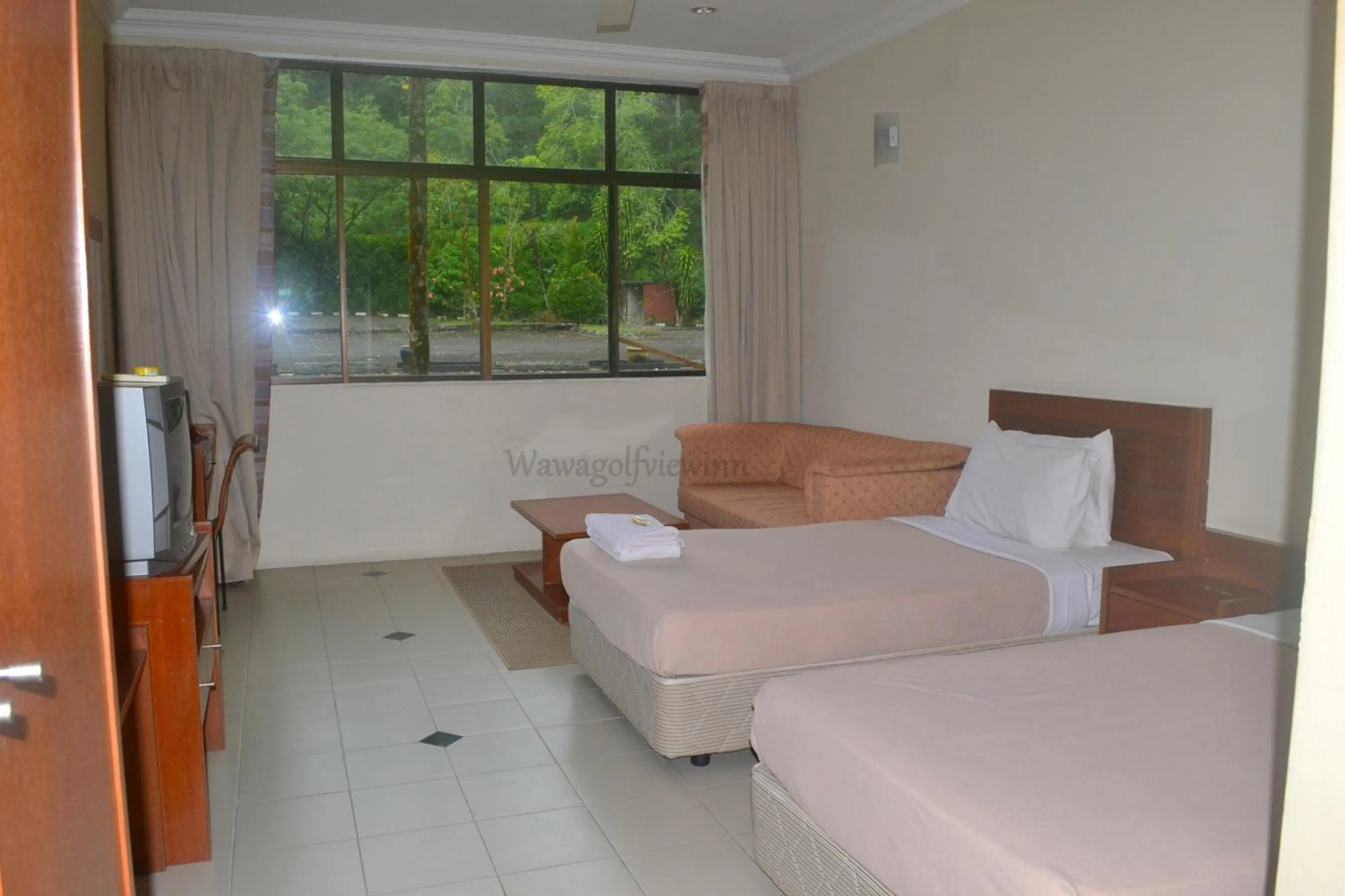 Photo of the whole room in Wawa's Golf View Inn